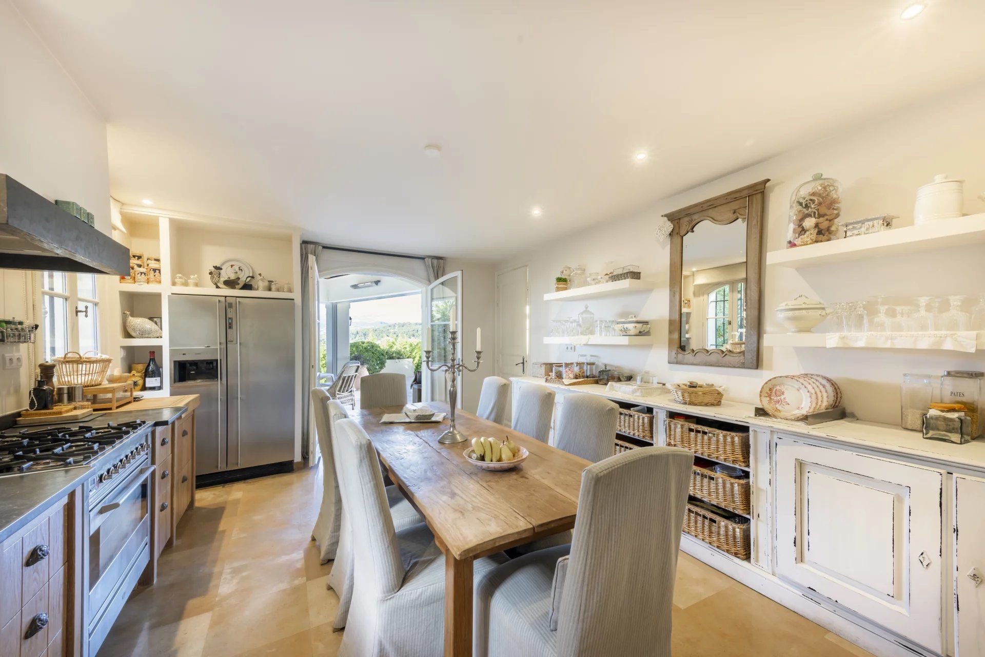 villa 6 Rooms for sale on Mougins (06250)