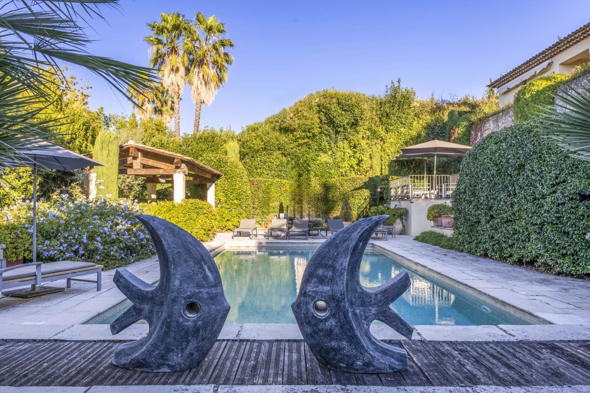 villa 6 Rooms for sale on Mougins (06250)