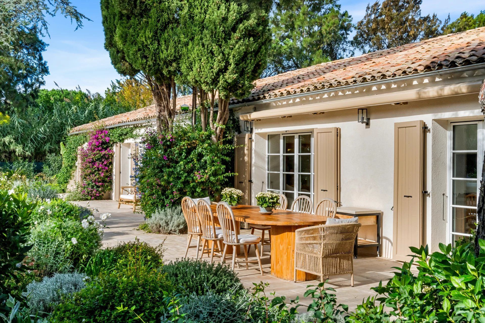 villa 6 Rooms for seasonal rent on Saint-Tropez (83990)