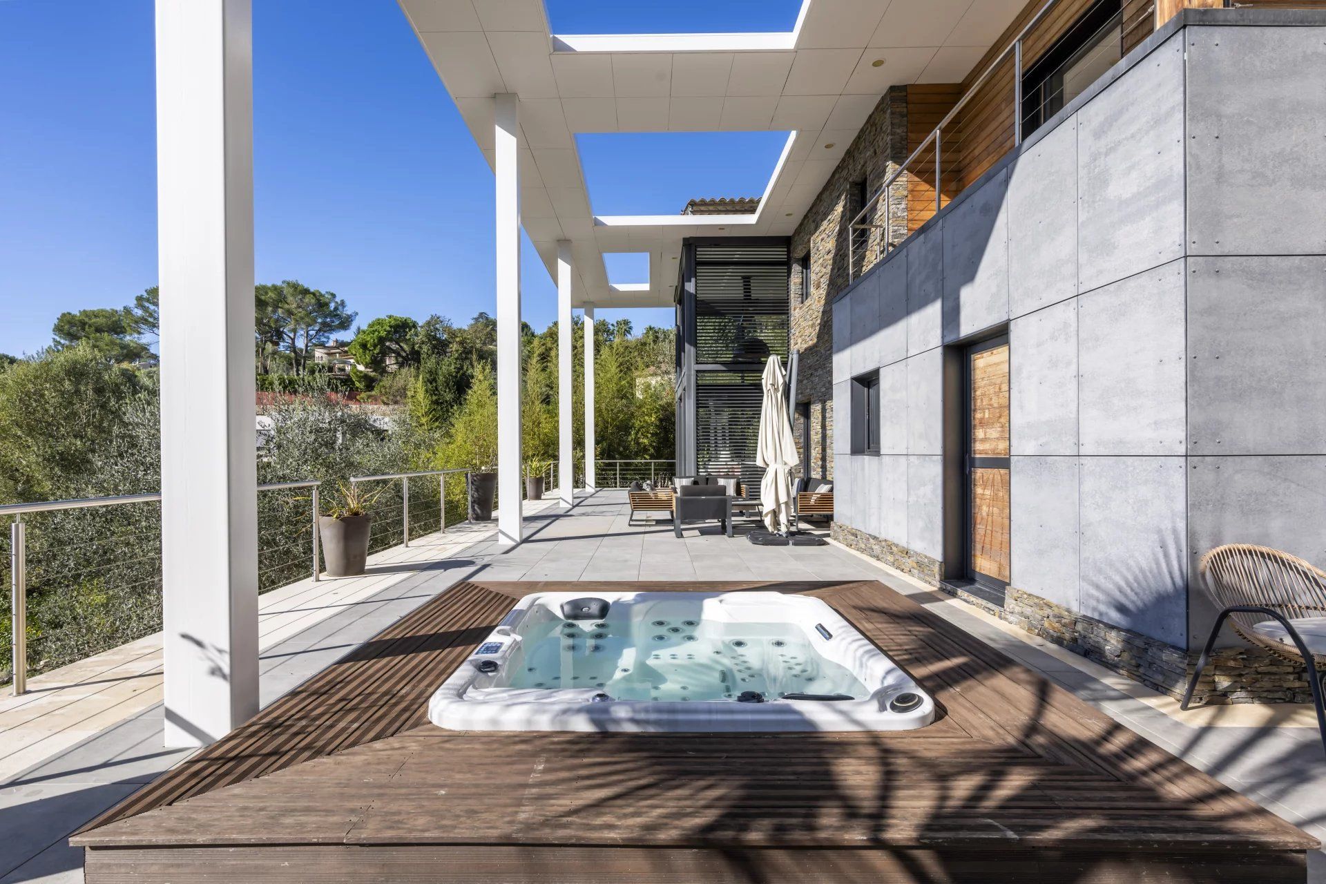 villa 7 Rooms for sale on Mougins (06250)