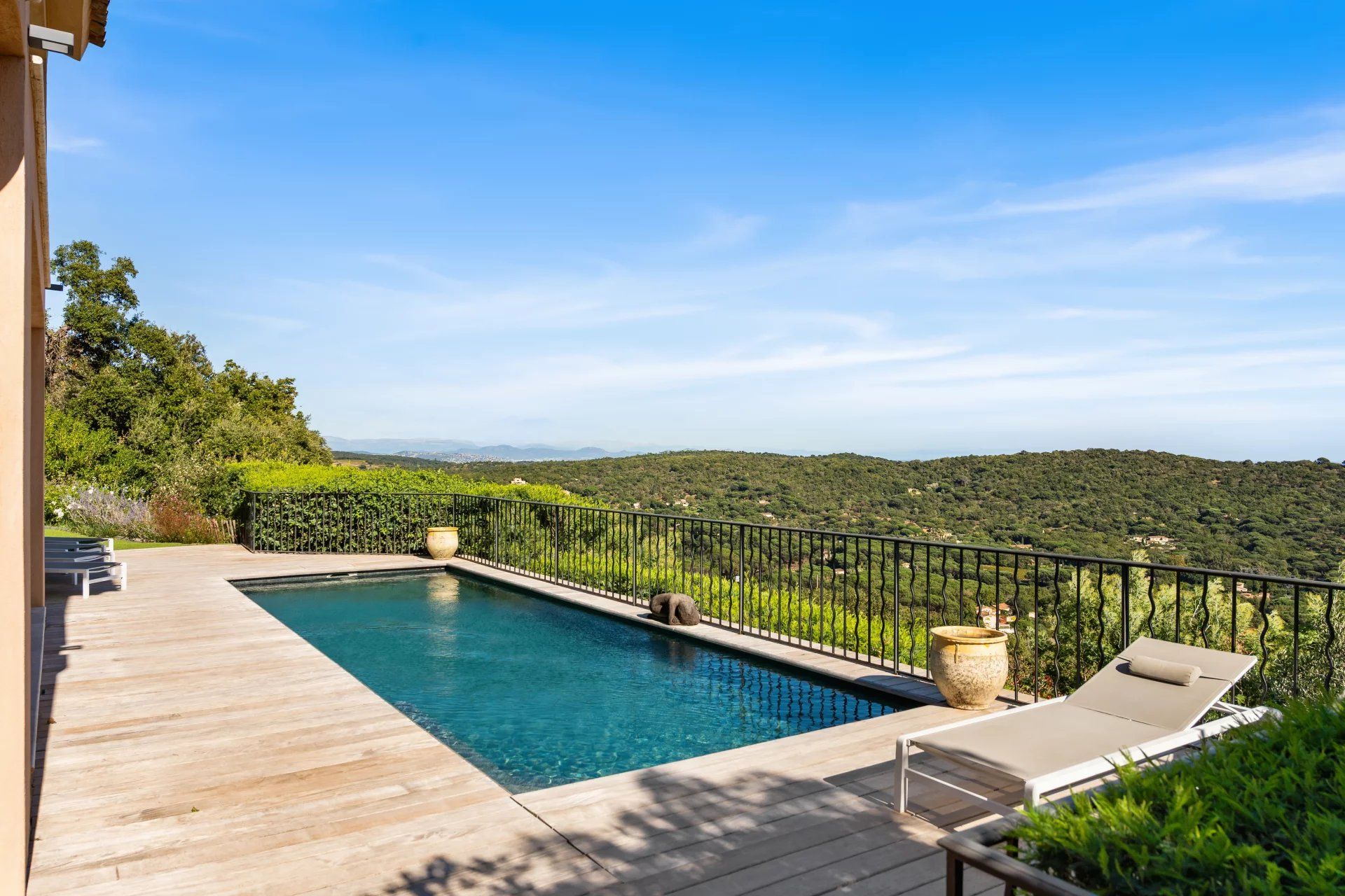 villa 6 Rooms for seasonal rent on Ramatuelle (83350)