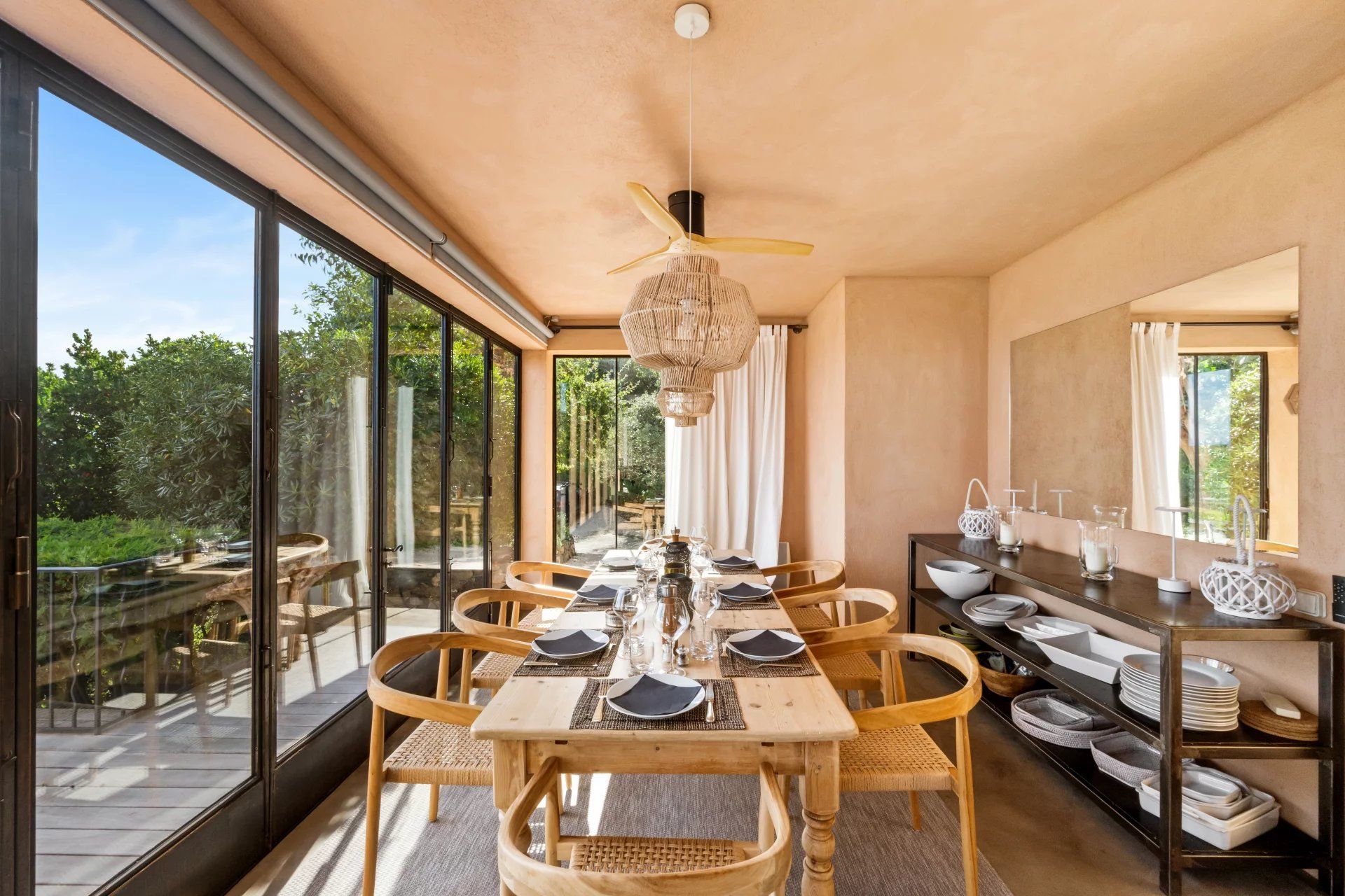 villa 6 Rooms for seasonal rent on Ramatuelle (83350)