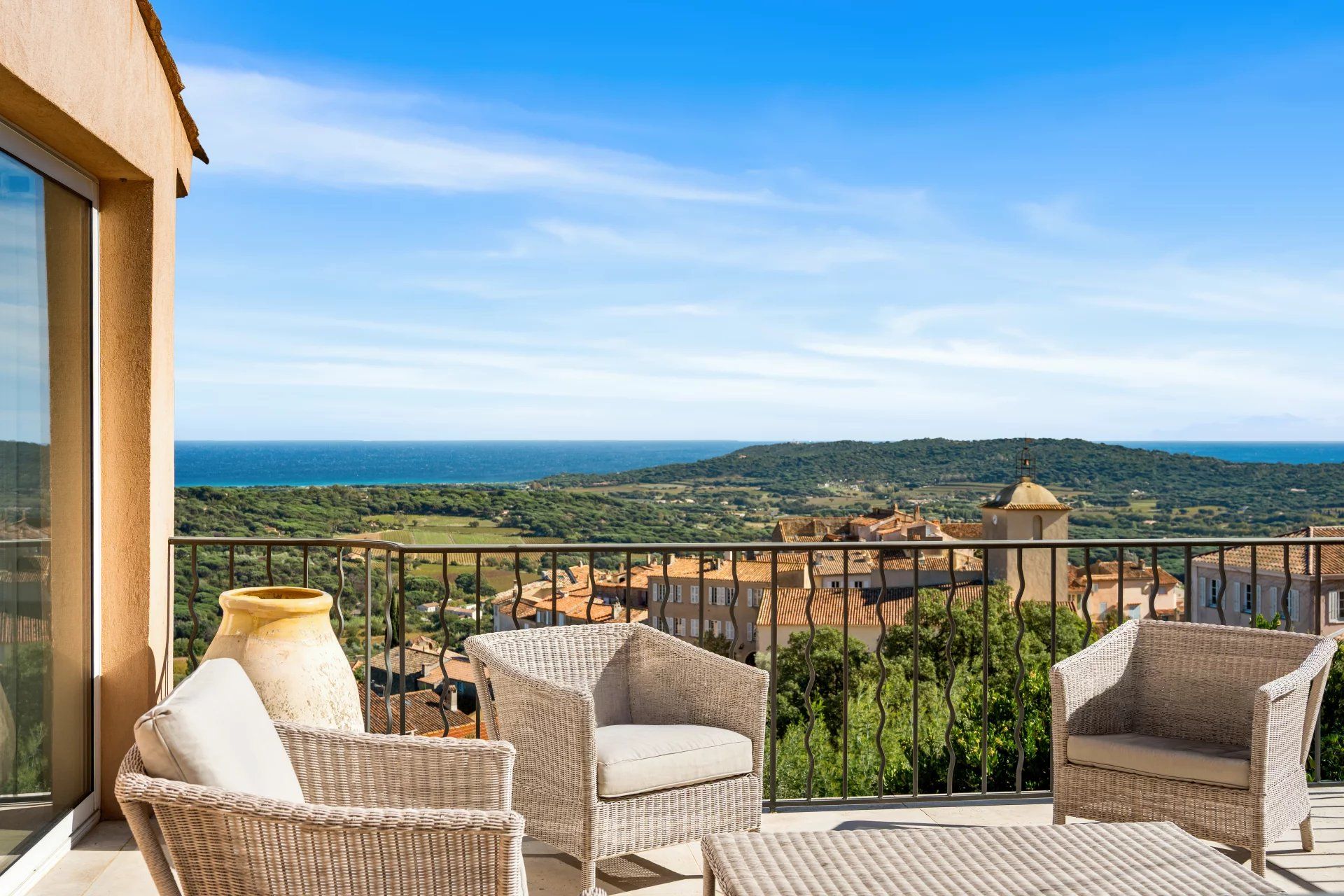 villa 6 Rooms for seasonal rent on Ramatuelle (83350)