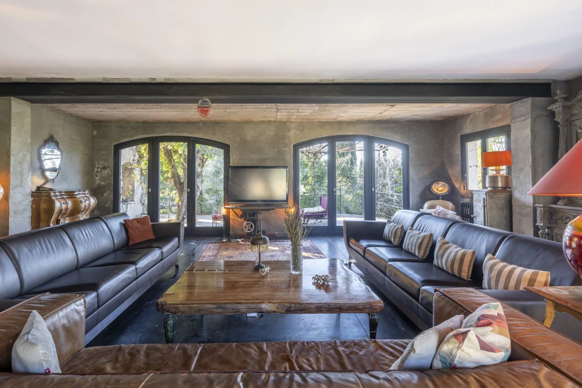 villa 7 Rooms for sale on Grasse (06130)