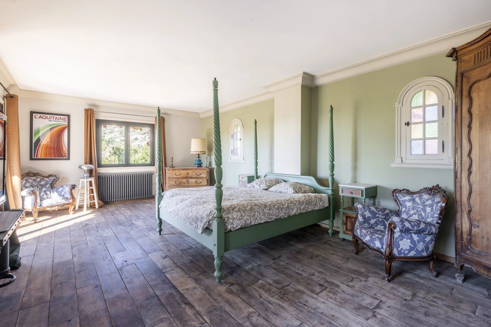 villa 7 Rooms for sale on Grasse (06130)