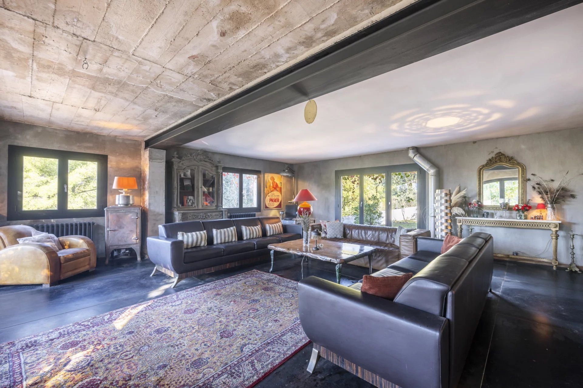 villa 7 Rooms for sale on Grasse (06130)
