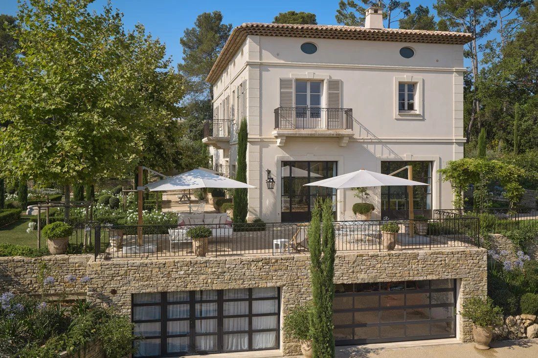 villa 15 Rooms for sale on Tourrettes (83440)