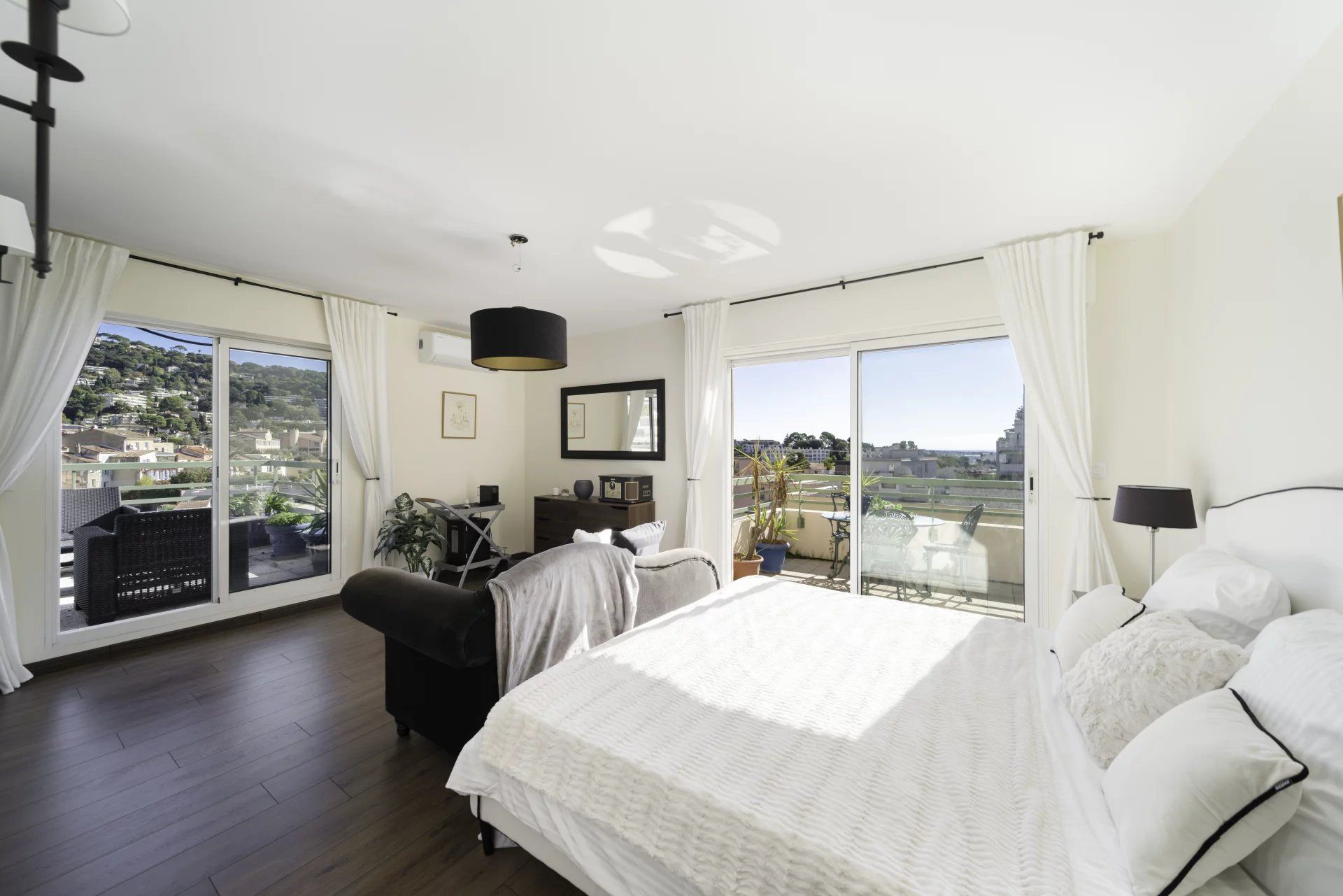 apartment 5 Rooms for sale on Cannes (06400)