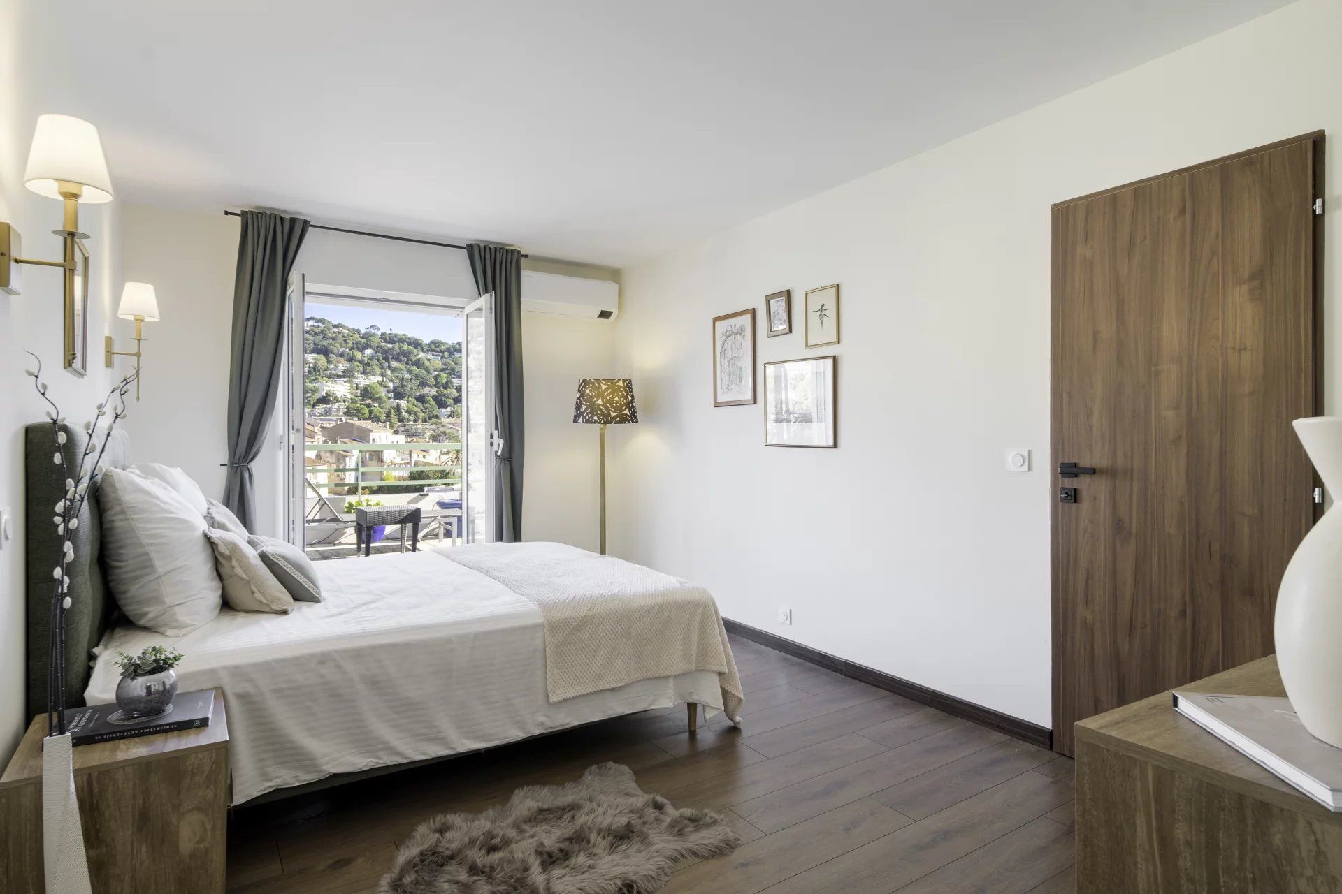 apartment 5 Rooms for sale on Cannes (06400)