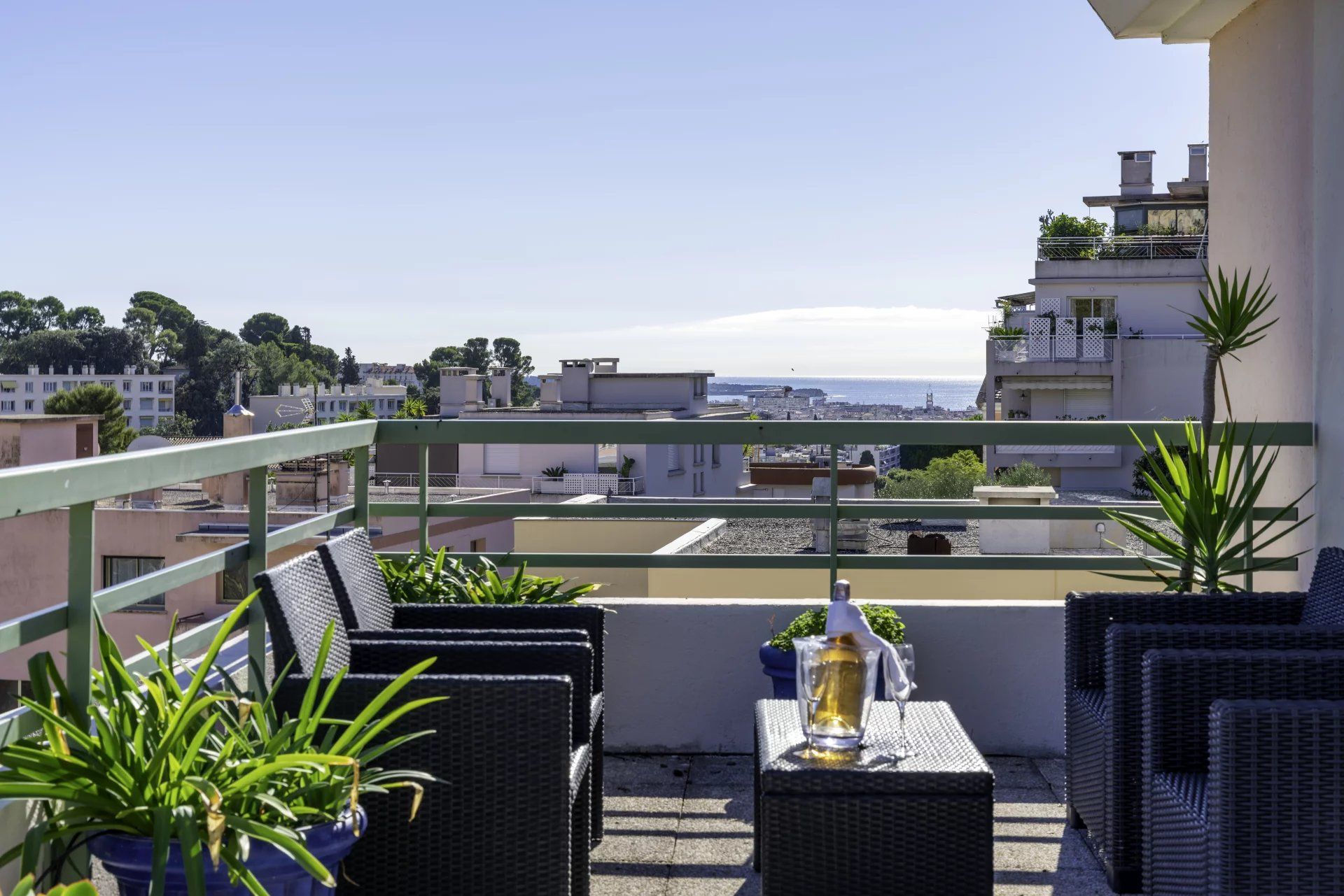 apartment 5 Rooms for sale on Cannes (06400)