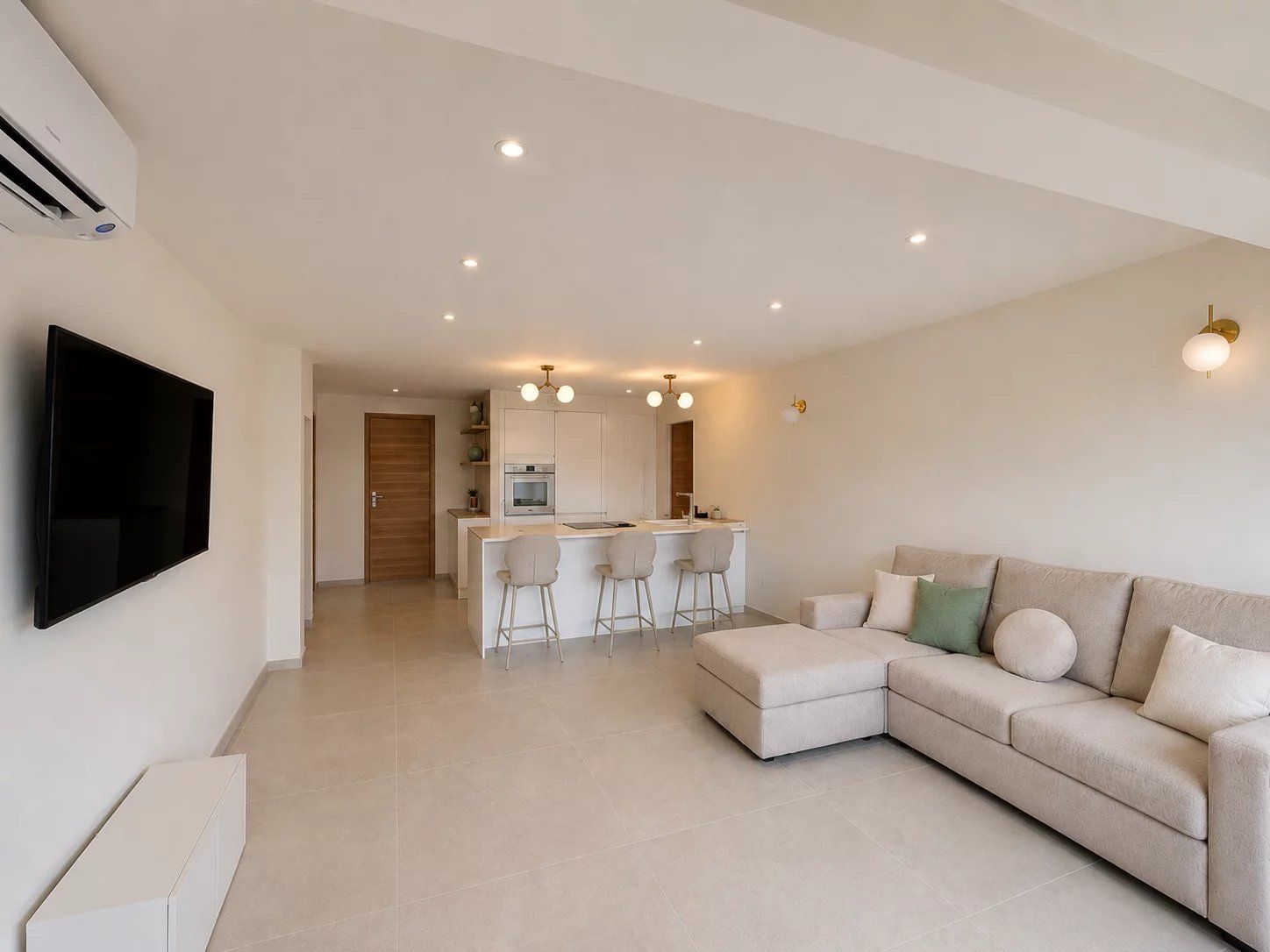 apartment 4 Rooms for sale on Saint-Tropez (83990)