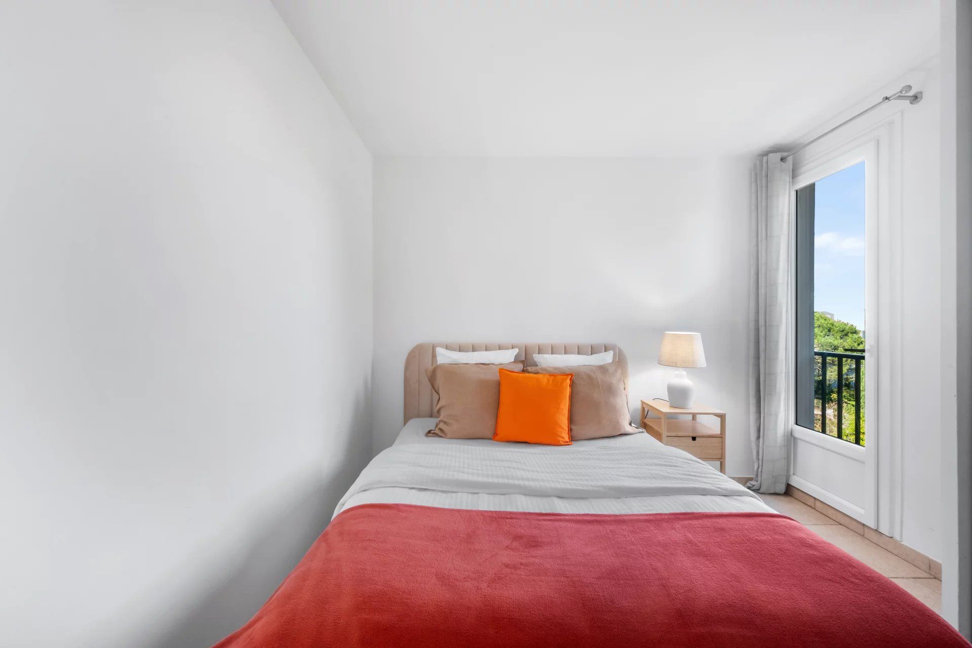 apartment 4 Rooms for sale on Saint-Tropez (83990)