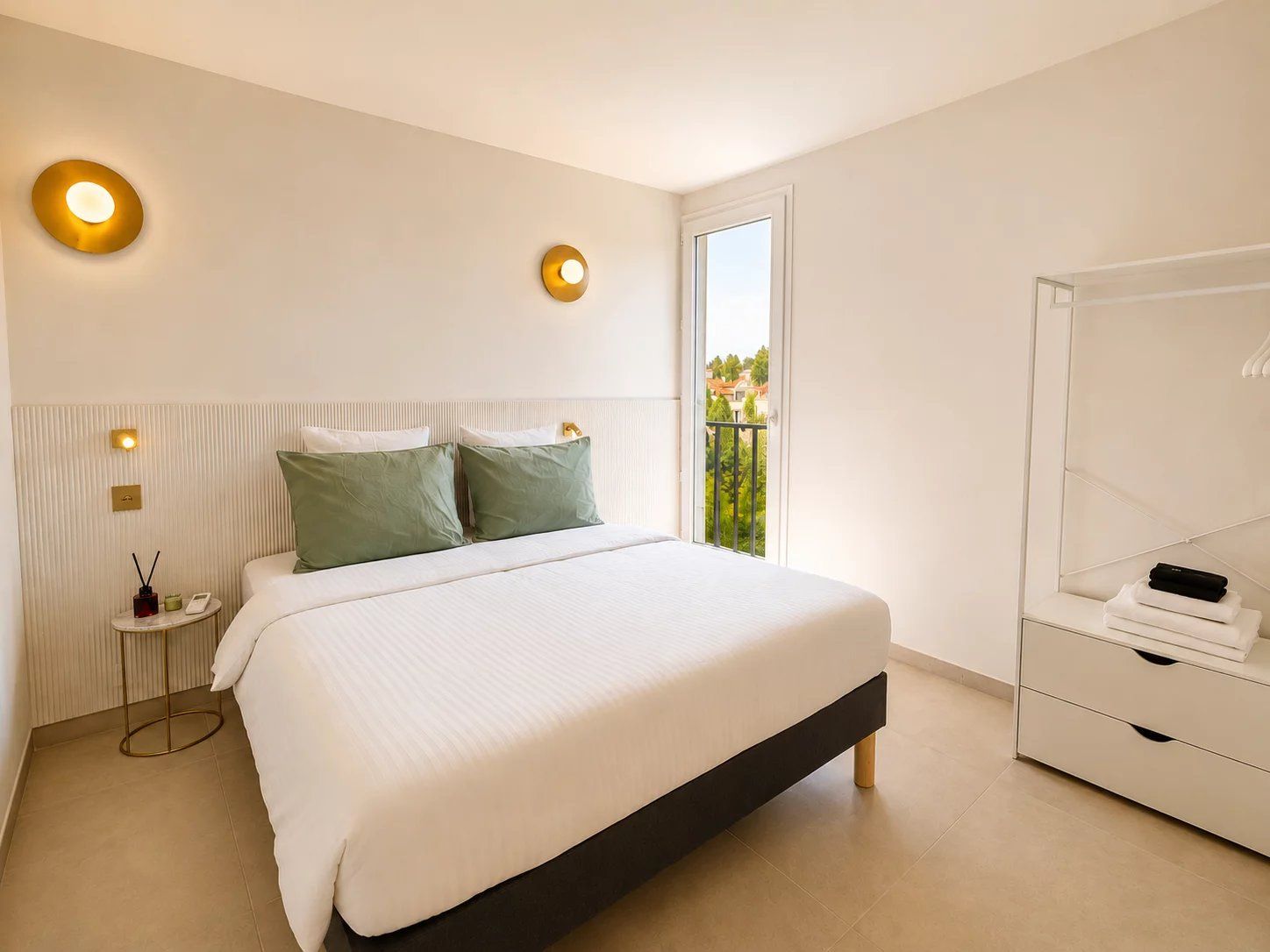 apartment 4 Rooms for sale on Saint-Tropez (83990)