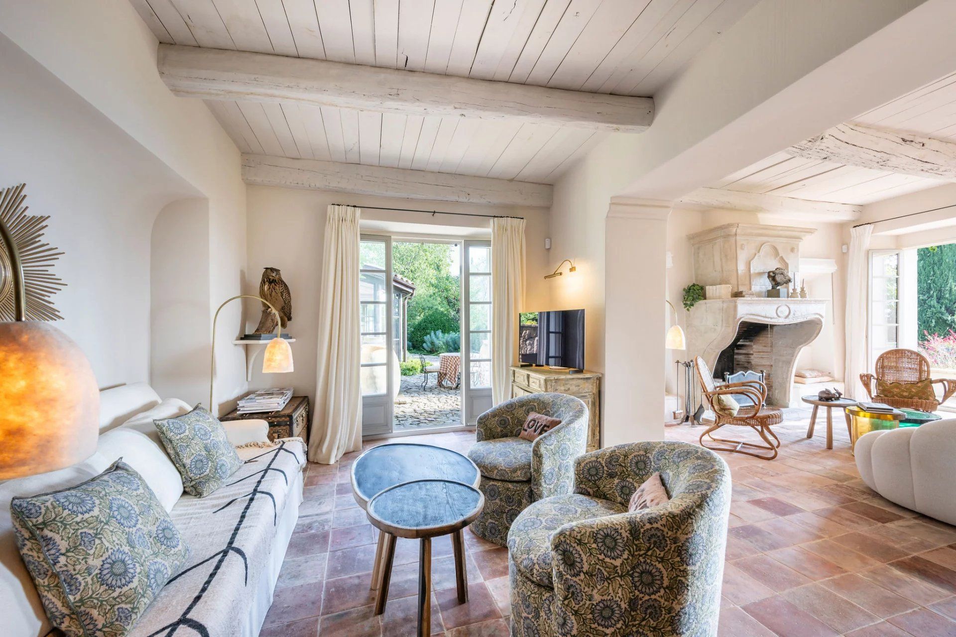 villa 12 Rooms for sale on Grasse (06130)