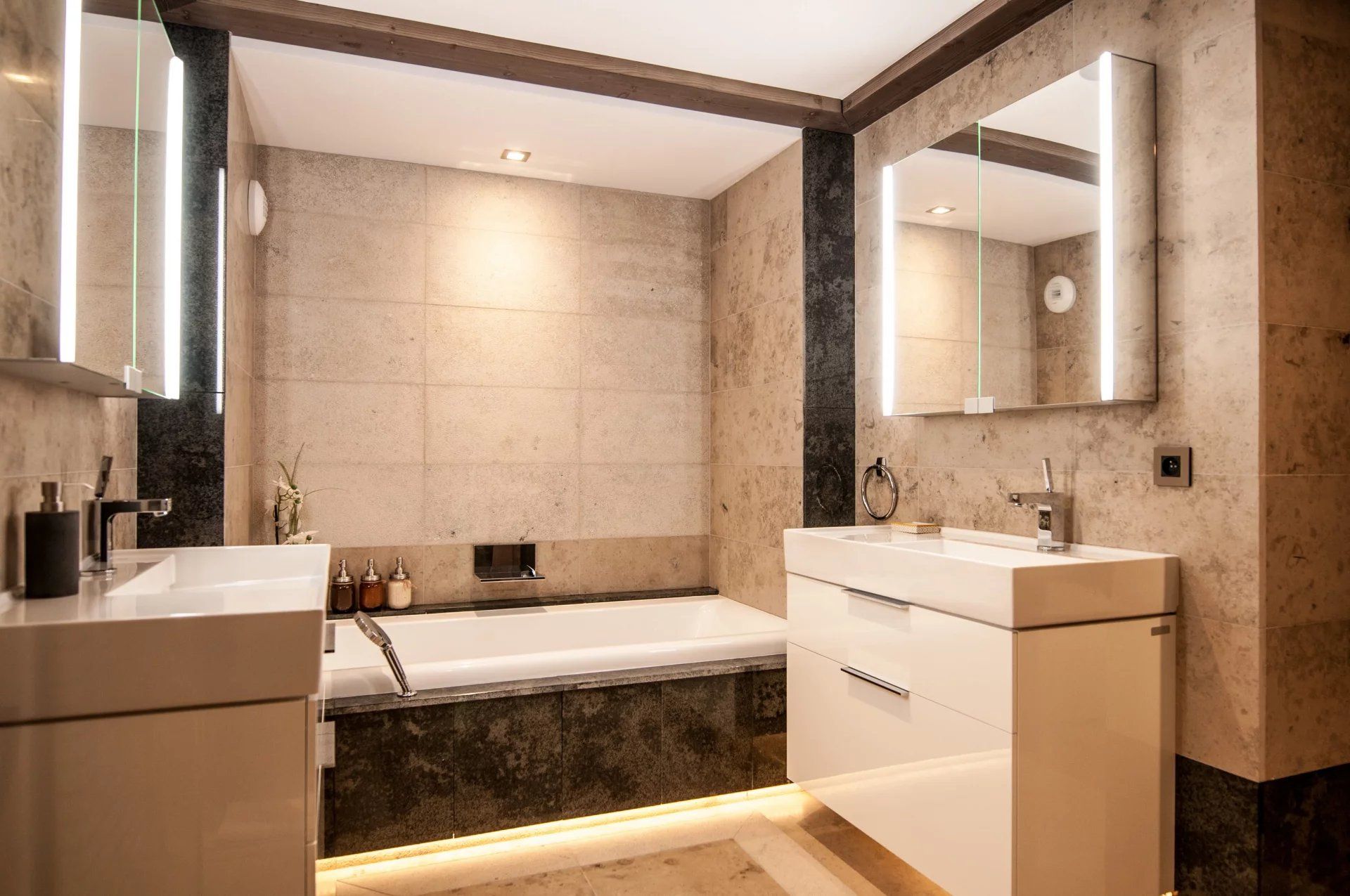 apartment 5 Rooms for seasonal rent on Courchevel (73120)