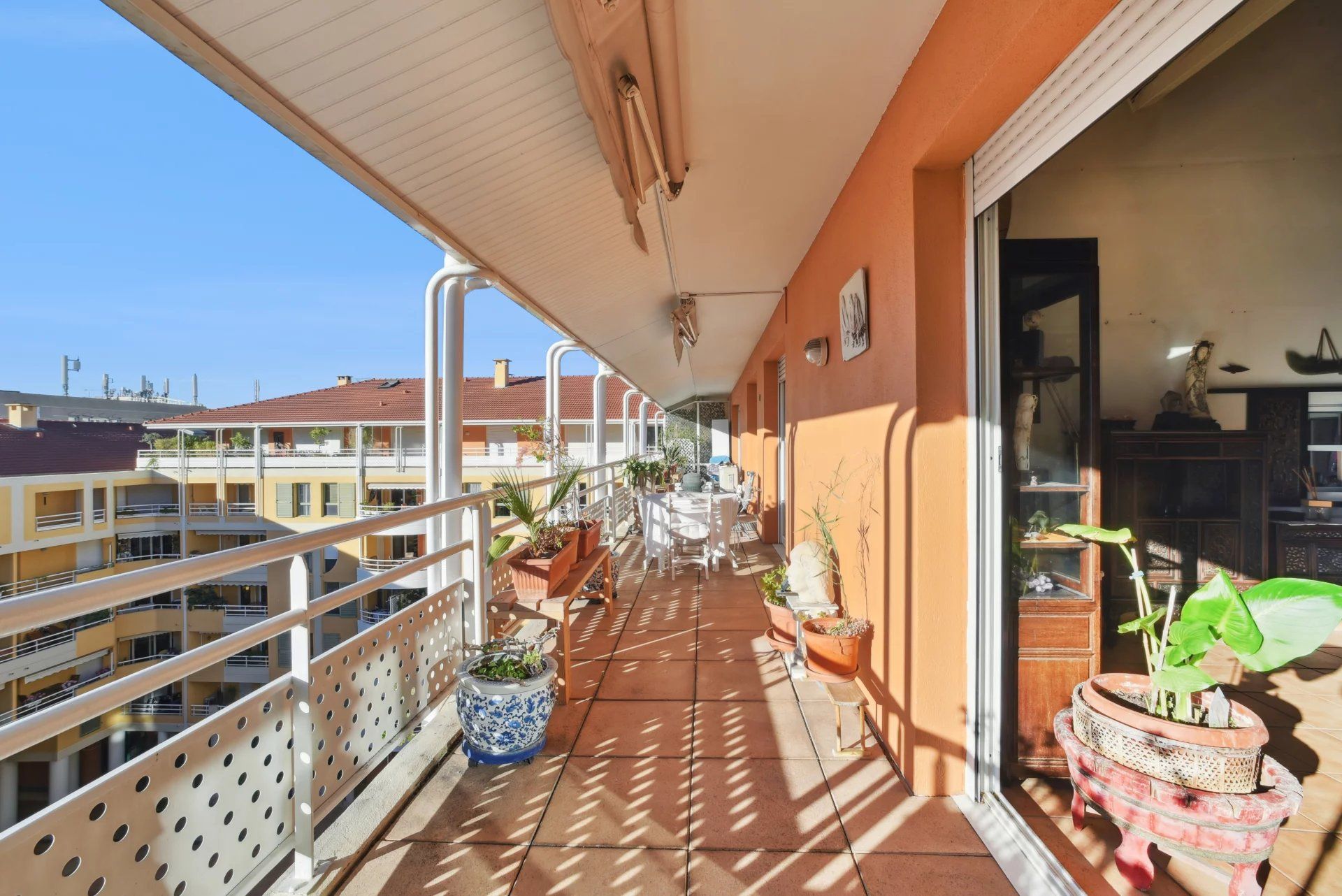 apartment 5 Rooms for sale on Nice (06300)