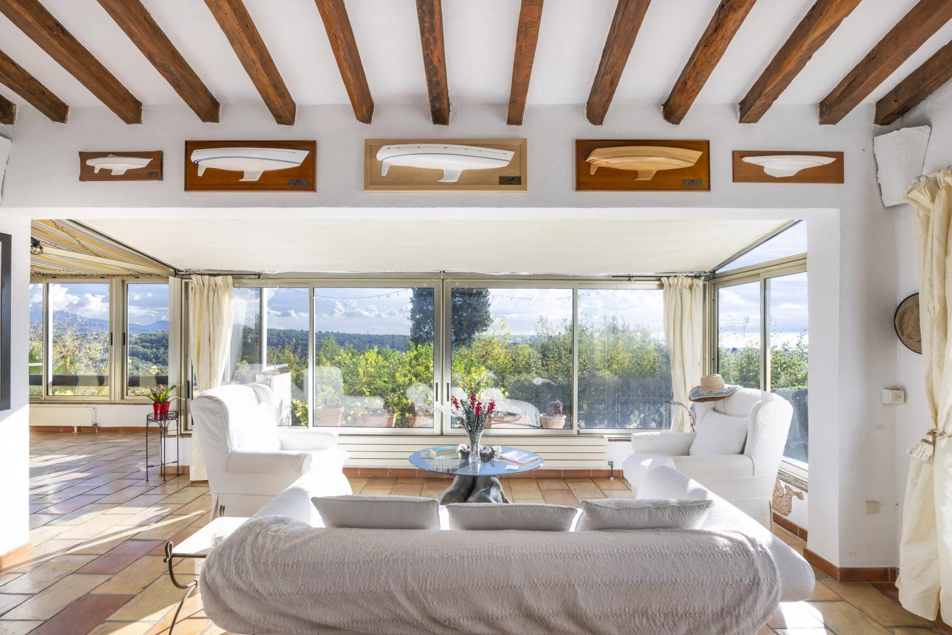 villa 8 Rooms for sale on Vence (06140)