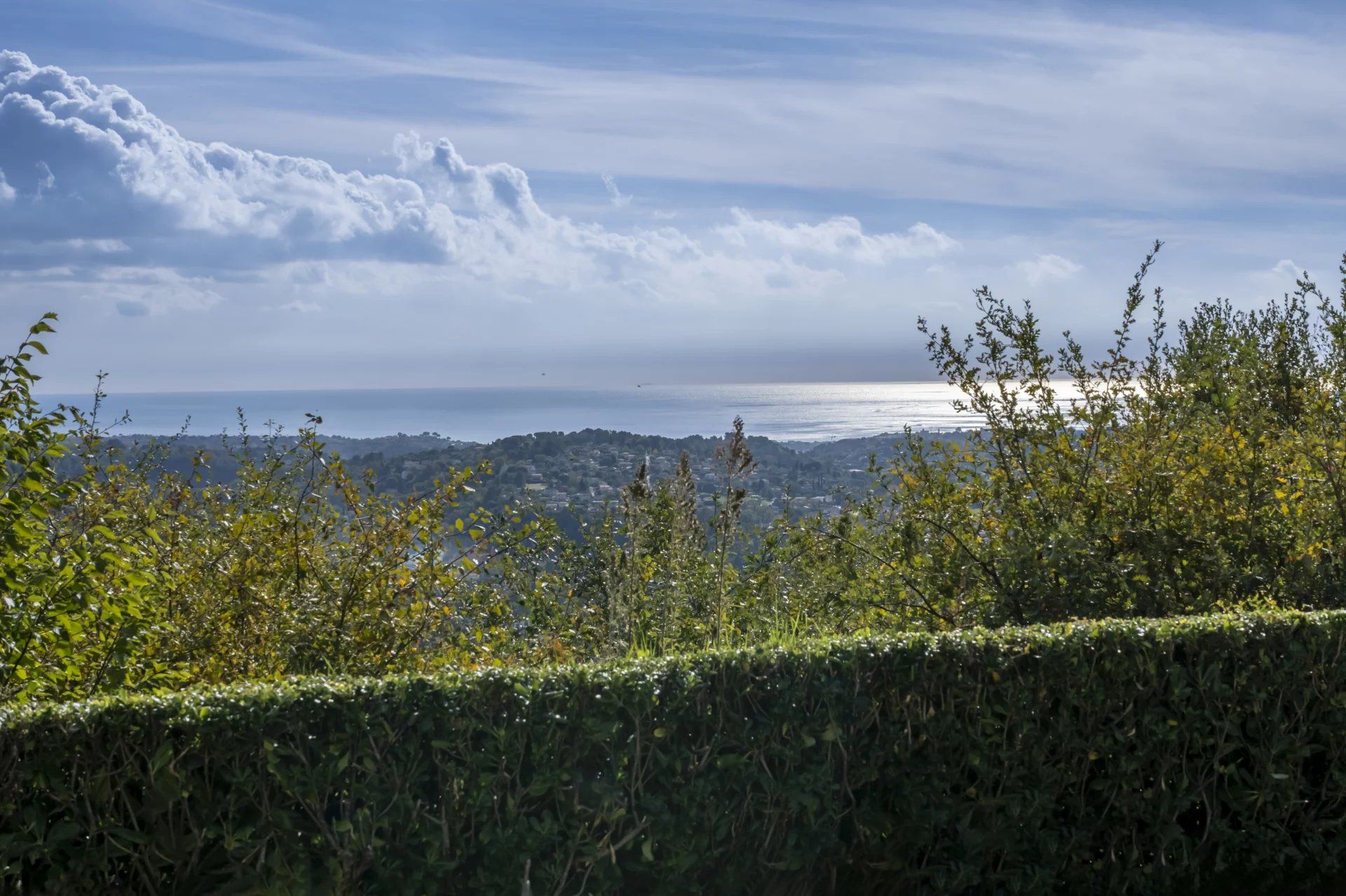 villa 8 Rooms for sale on Vence (06140)