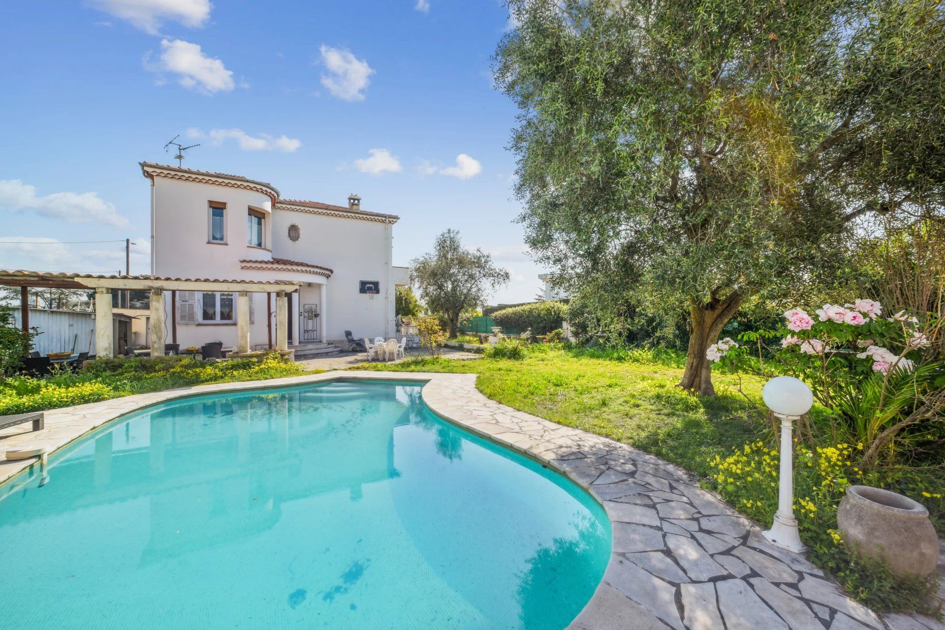 Vente Villa Saint-Laurent-du-Var 6 Pièces 156 m²