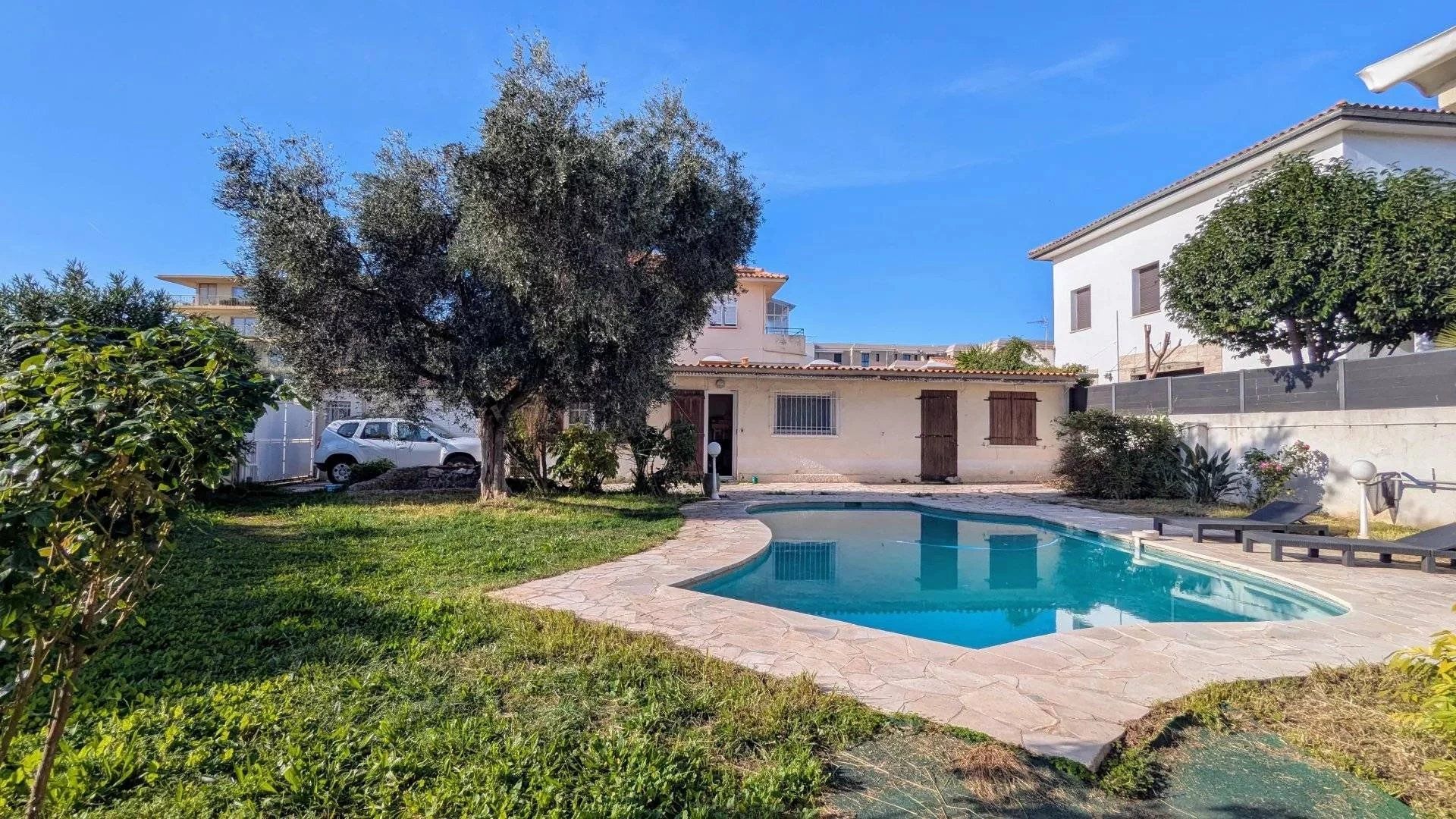 Vente Villa Saint-Laurent-du-Var 6 Pièces 156 m²