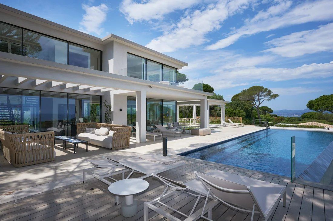 villa 15 Rooms for seasonal rent on Saint-Tropez (83990)