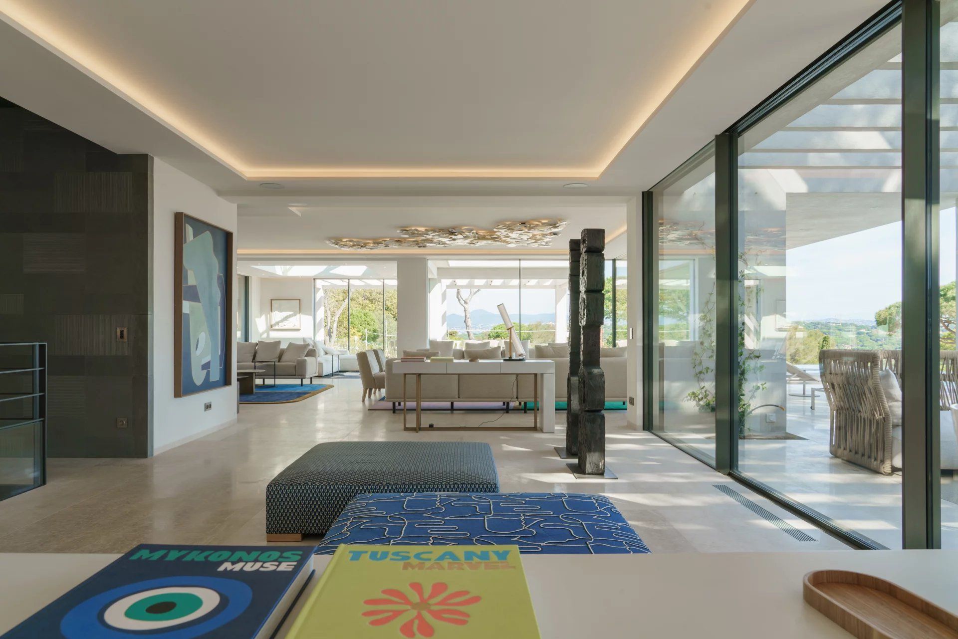 villa 15 Rooms for seasonal rent on Saint-Tropez (83990)