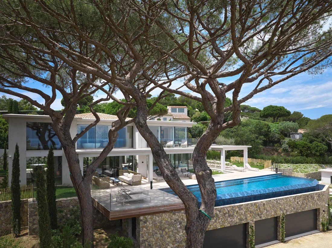 villa 15 Rooms for seasonal rent on Saint-Tropez (83990)