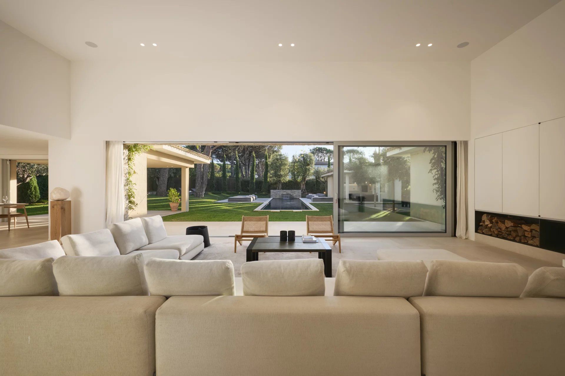 villa 9 Rooms for sale on Saint-Tropez (83990)