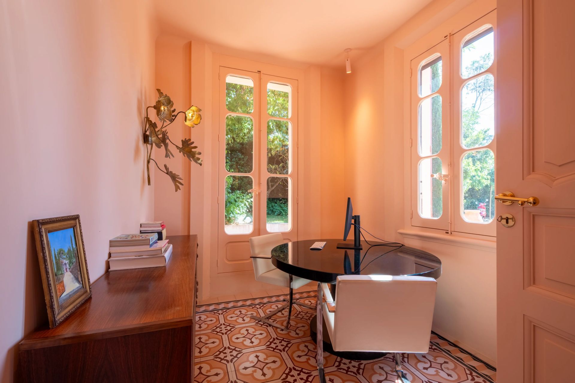 villa 6 Rooms for sale on Saint-Tropez (83990)