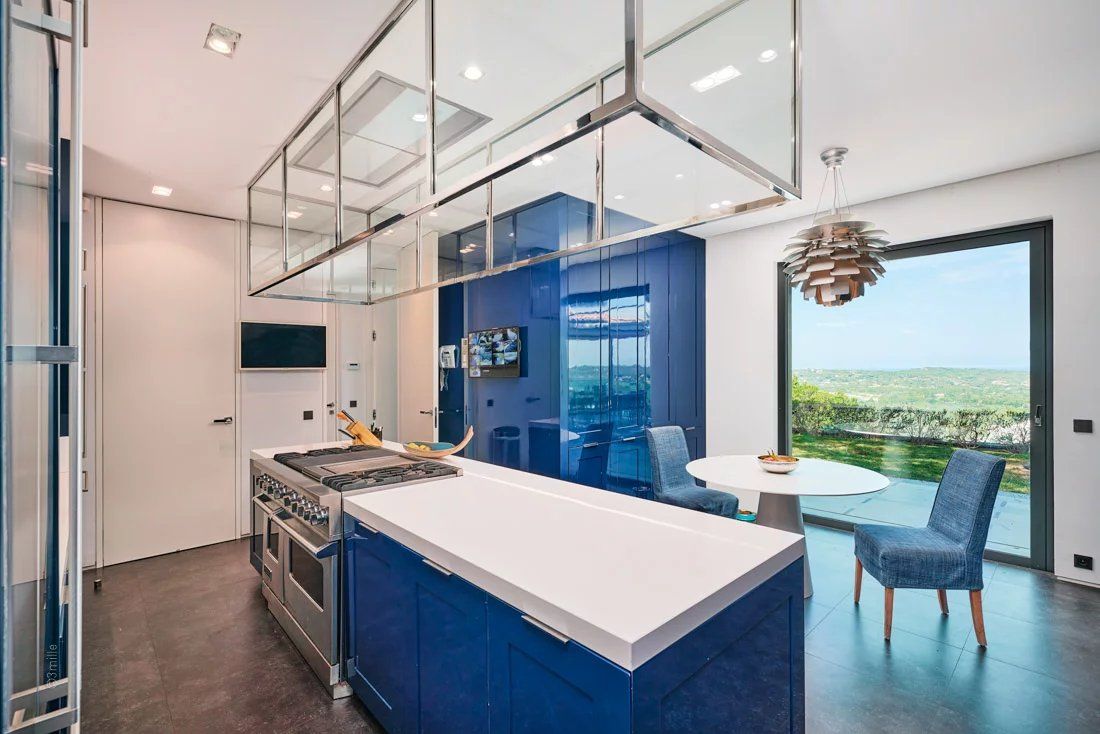 propriété 10 Pièces en location saisonnière sur Saint-Tropez (83990)