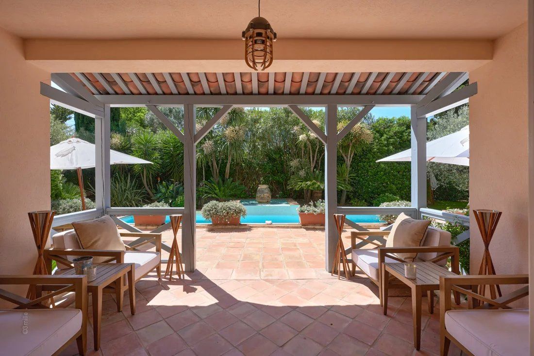 villa 5 Rooms for sale on Saint-Tropez (83990)