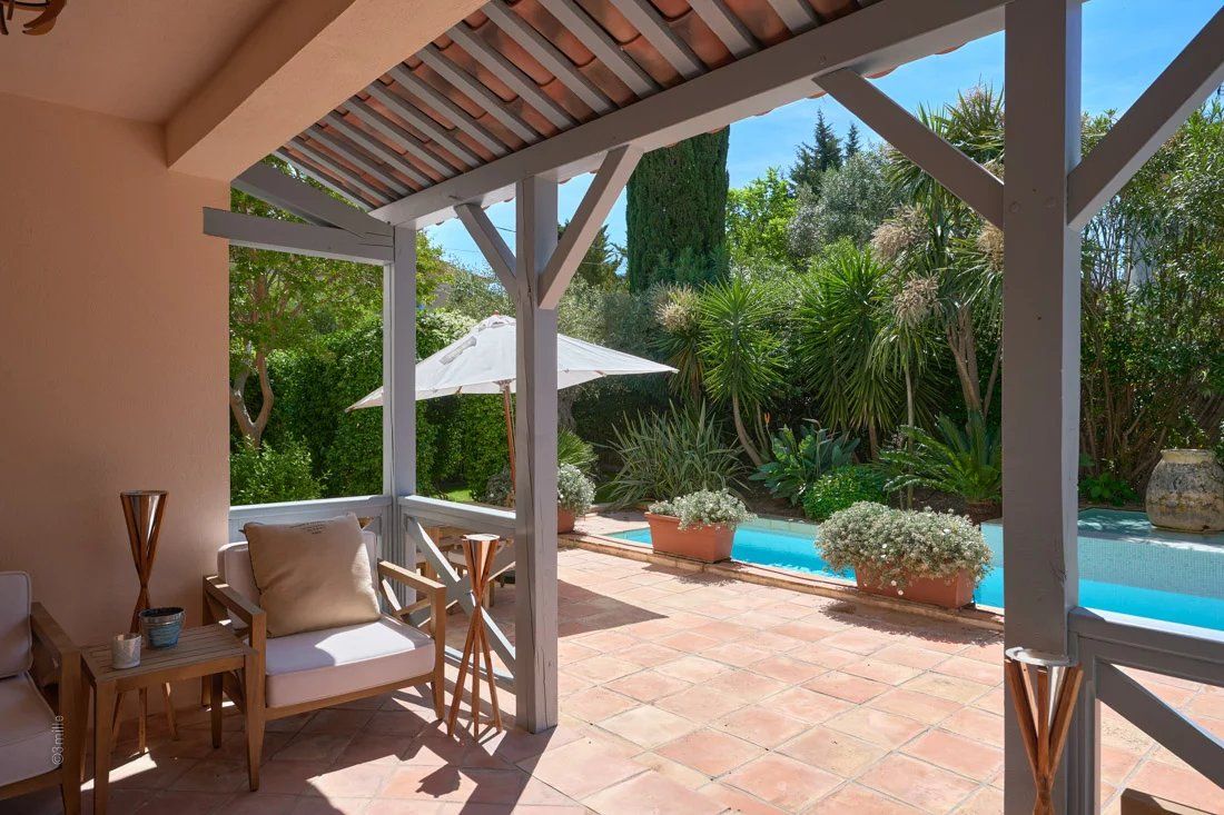 villa 5 Rooms for sale on Saint-Tropez (83990)