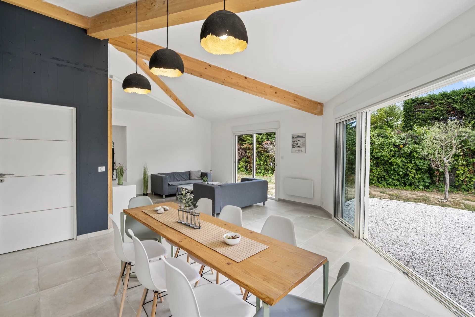 villa 5 Rooms for sale on Grasse (06130)