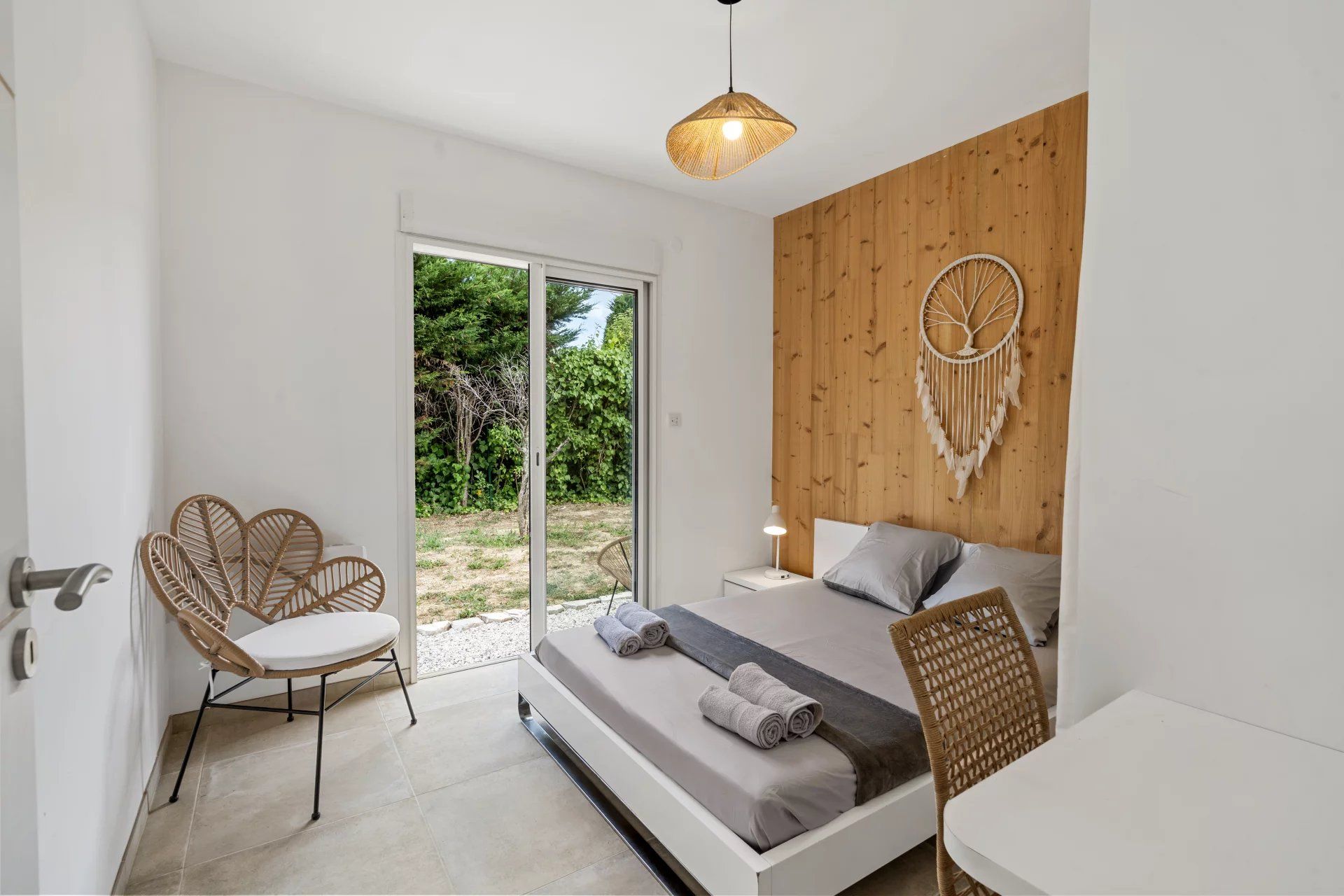 villa 5 Rooms for sale on Grasse (06130)