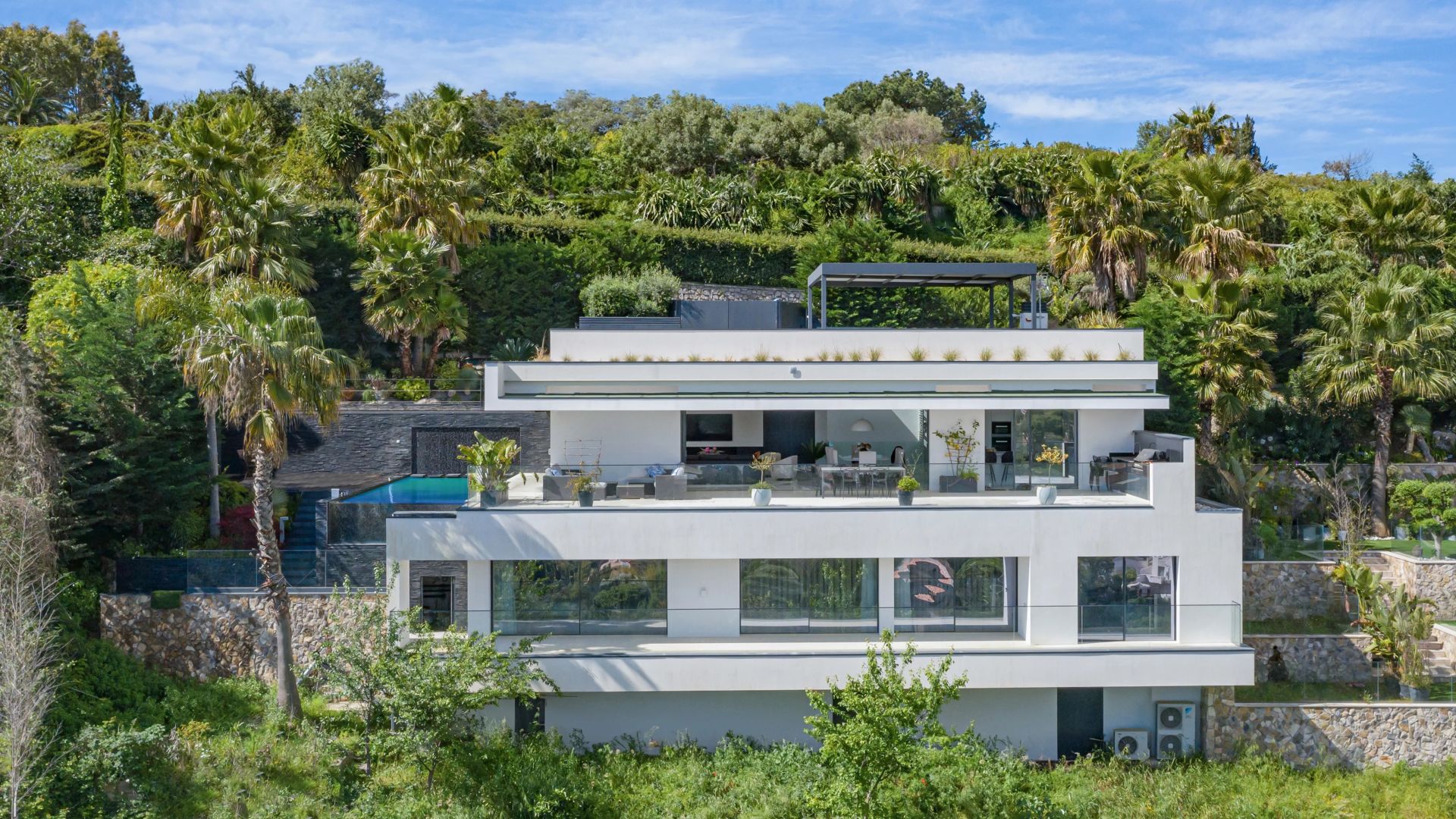 villa 6 Rooms for sale on Cannes (06400)