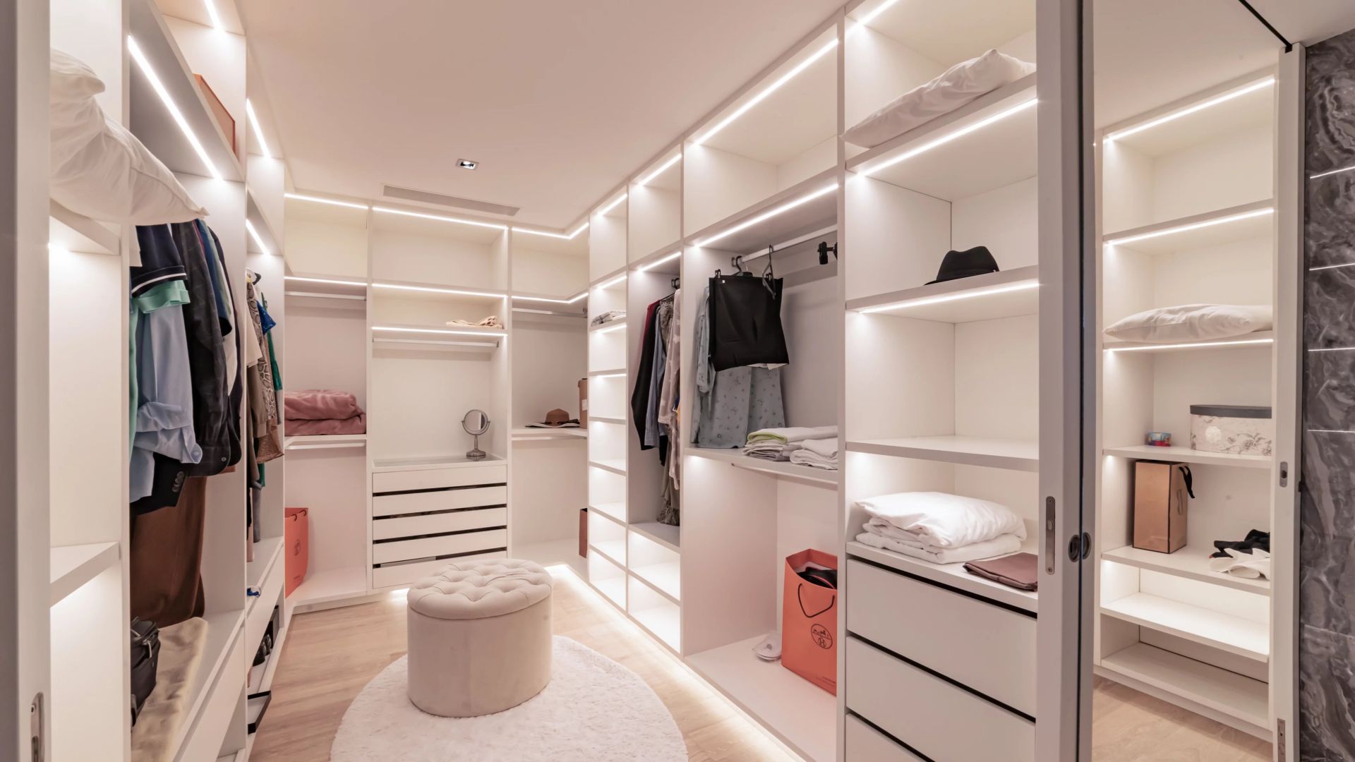 villa 6 Rooms for sale on Cannes (06400)