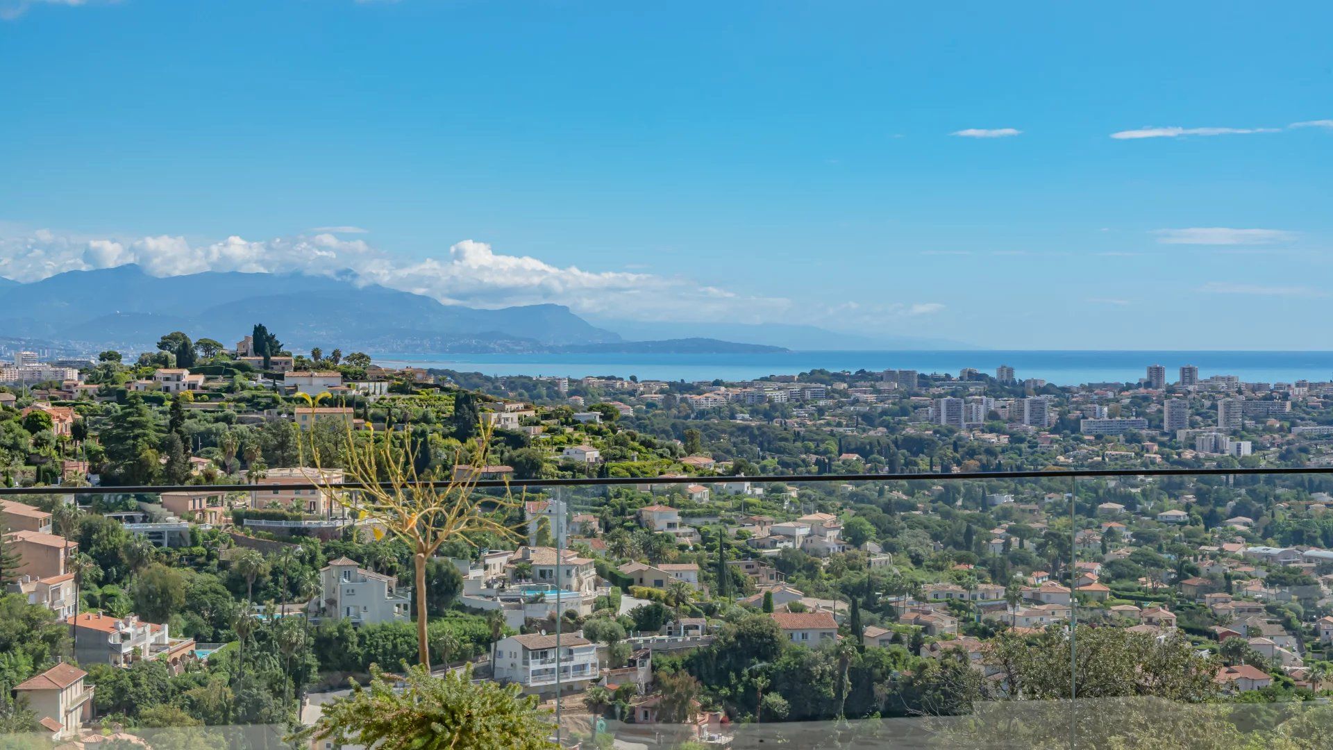 villa 6 Rooms for sale on Vallauris (06220)