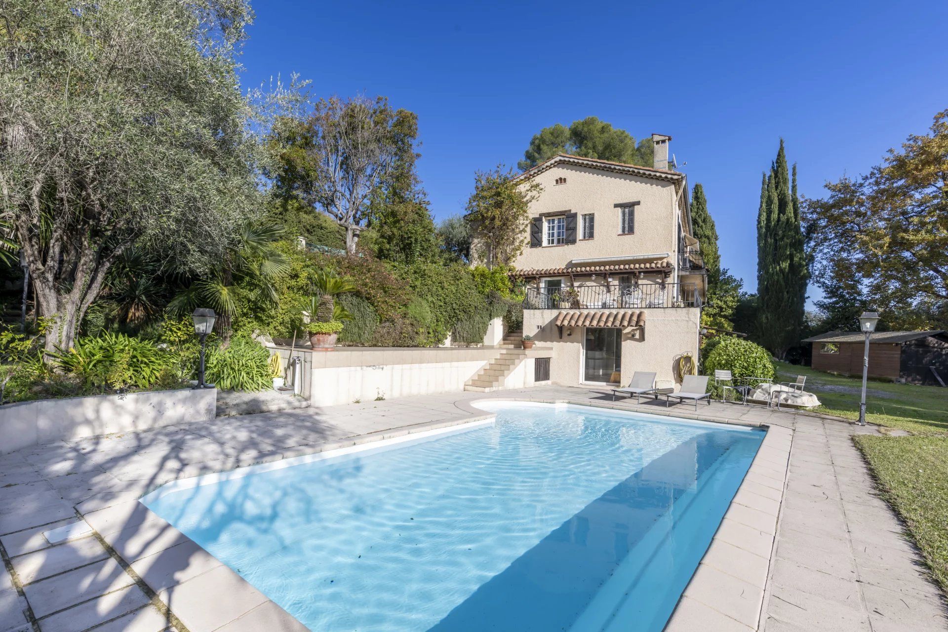 villa 8 Rooms for sale on La Colle-sur-Loup (06480)