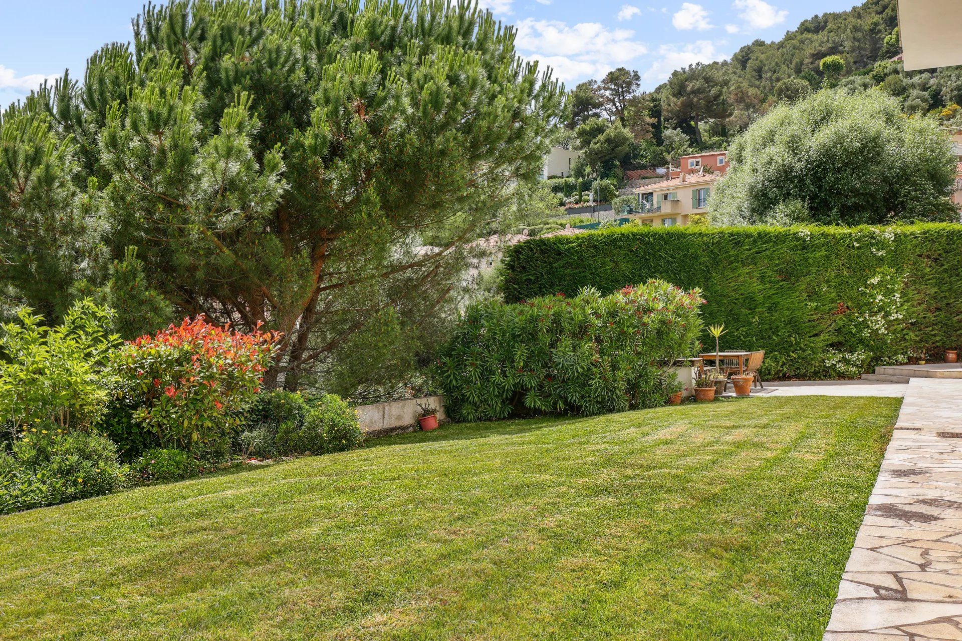 apartment 4 Rooms for sale on Èze (06360)