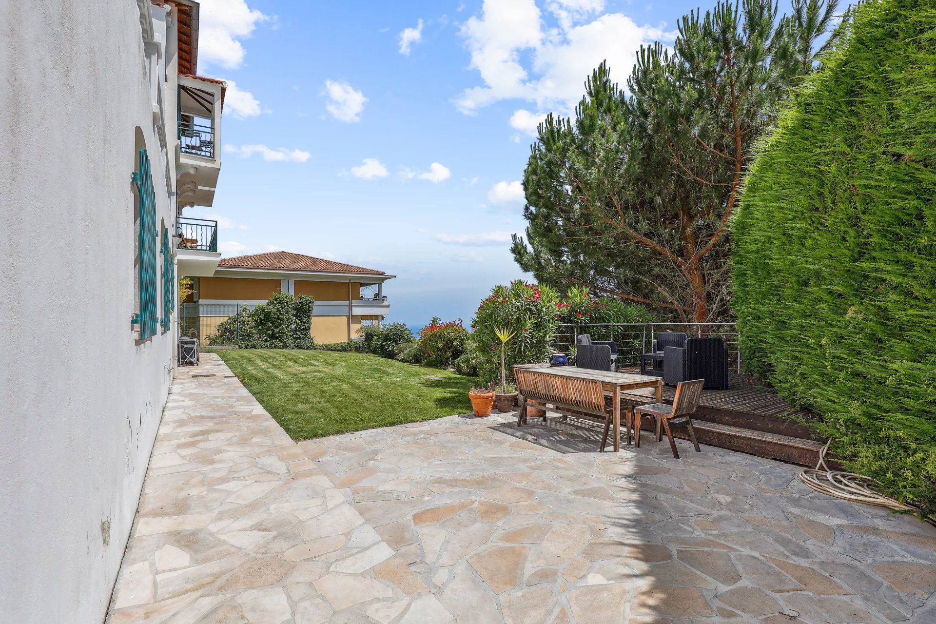 apartment 4 Rooms for sale on Èze (06360)