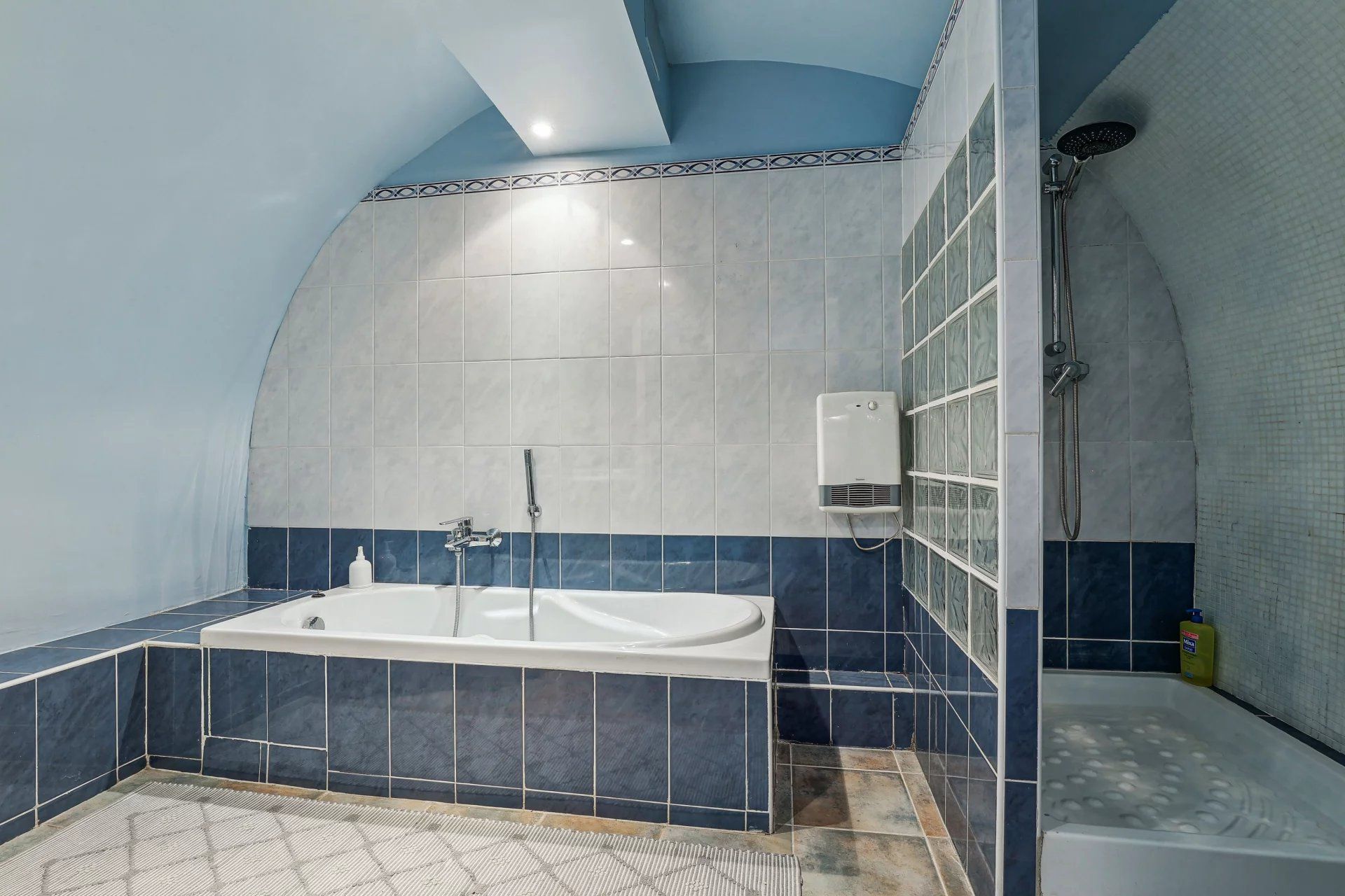 apartment 4 Rooms for sale on Èze (06360)