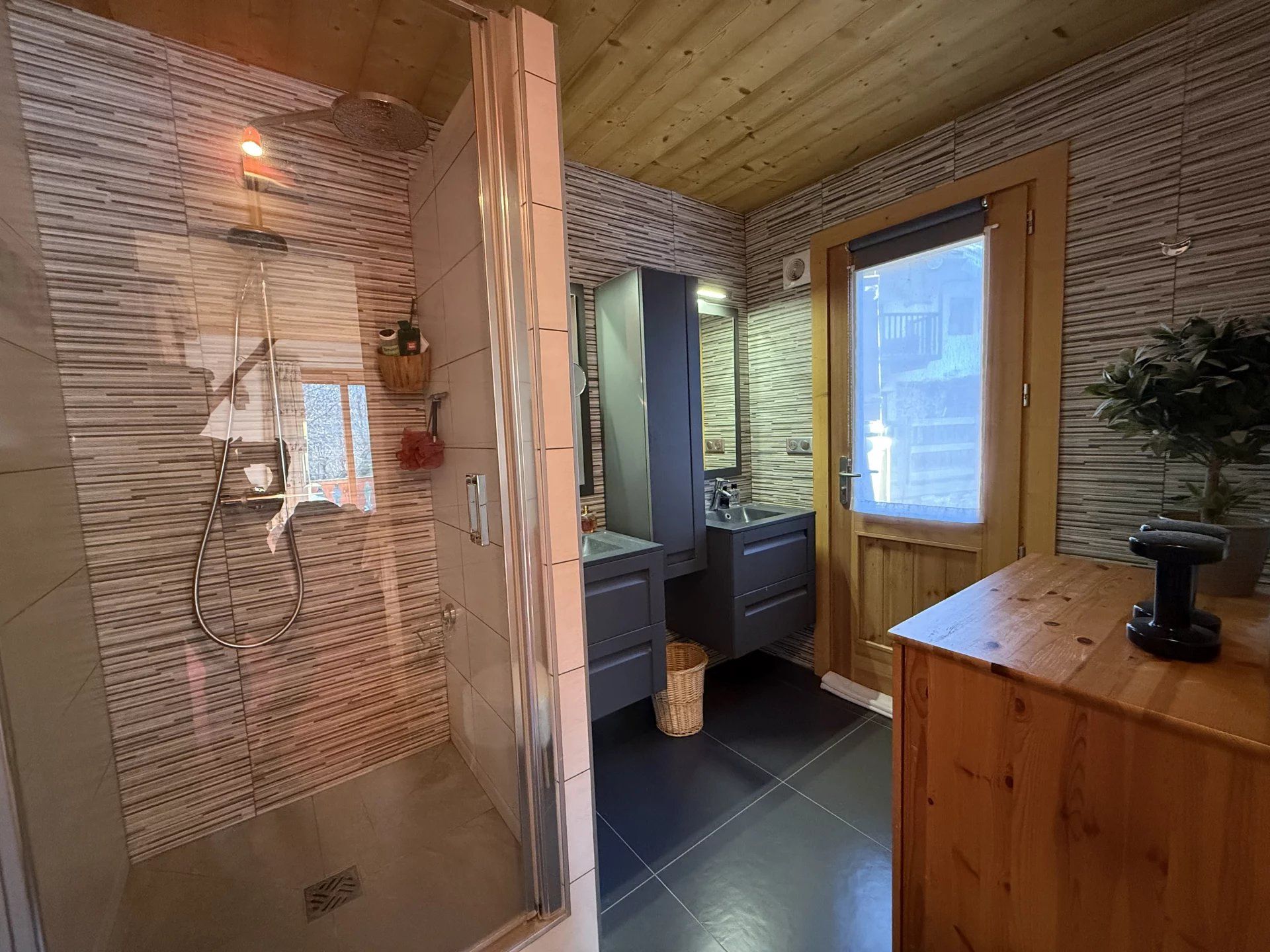 chalet 5 Rooms for sale on Les Allues (73550)