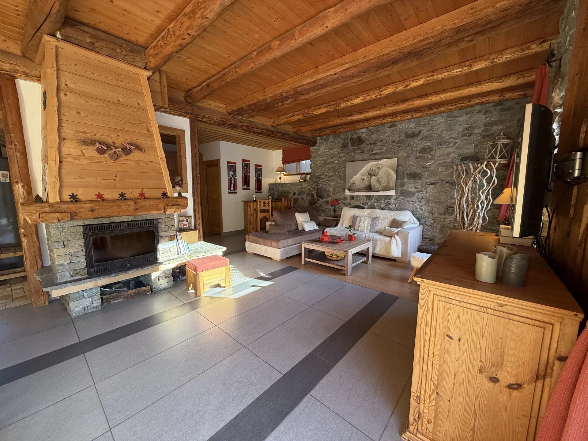 chalet 5 Rooms for sale on Les Allues (73550)