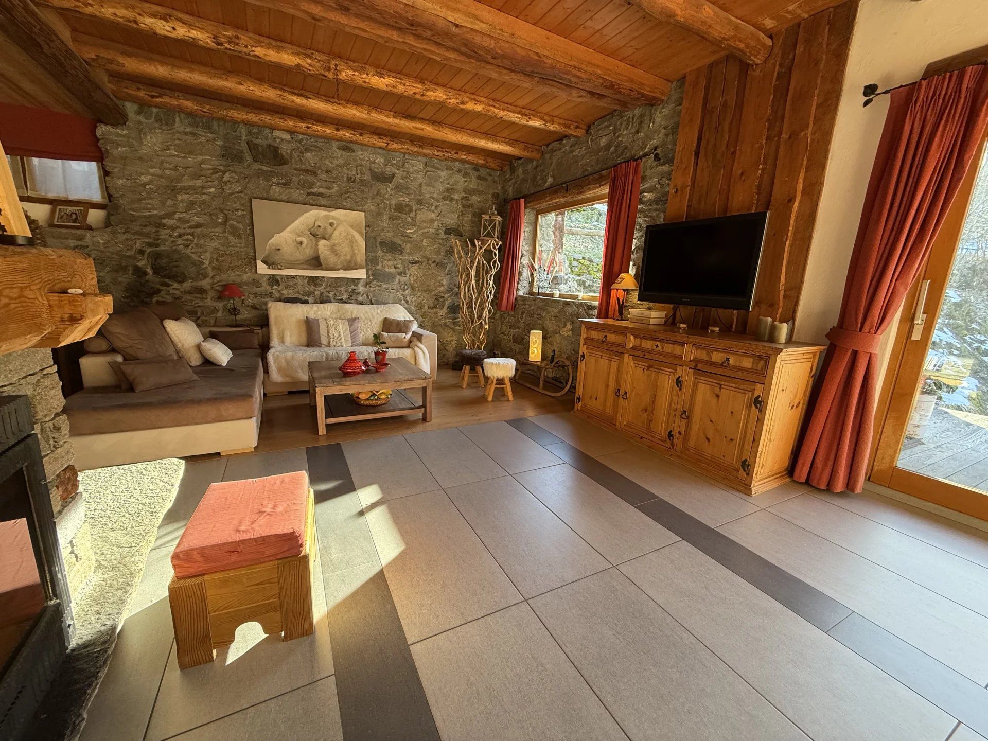 chalet 5 Rooms for sale on Les Allues (73550)