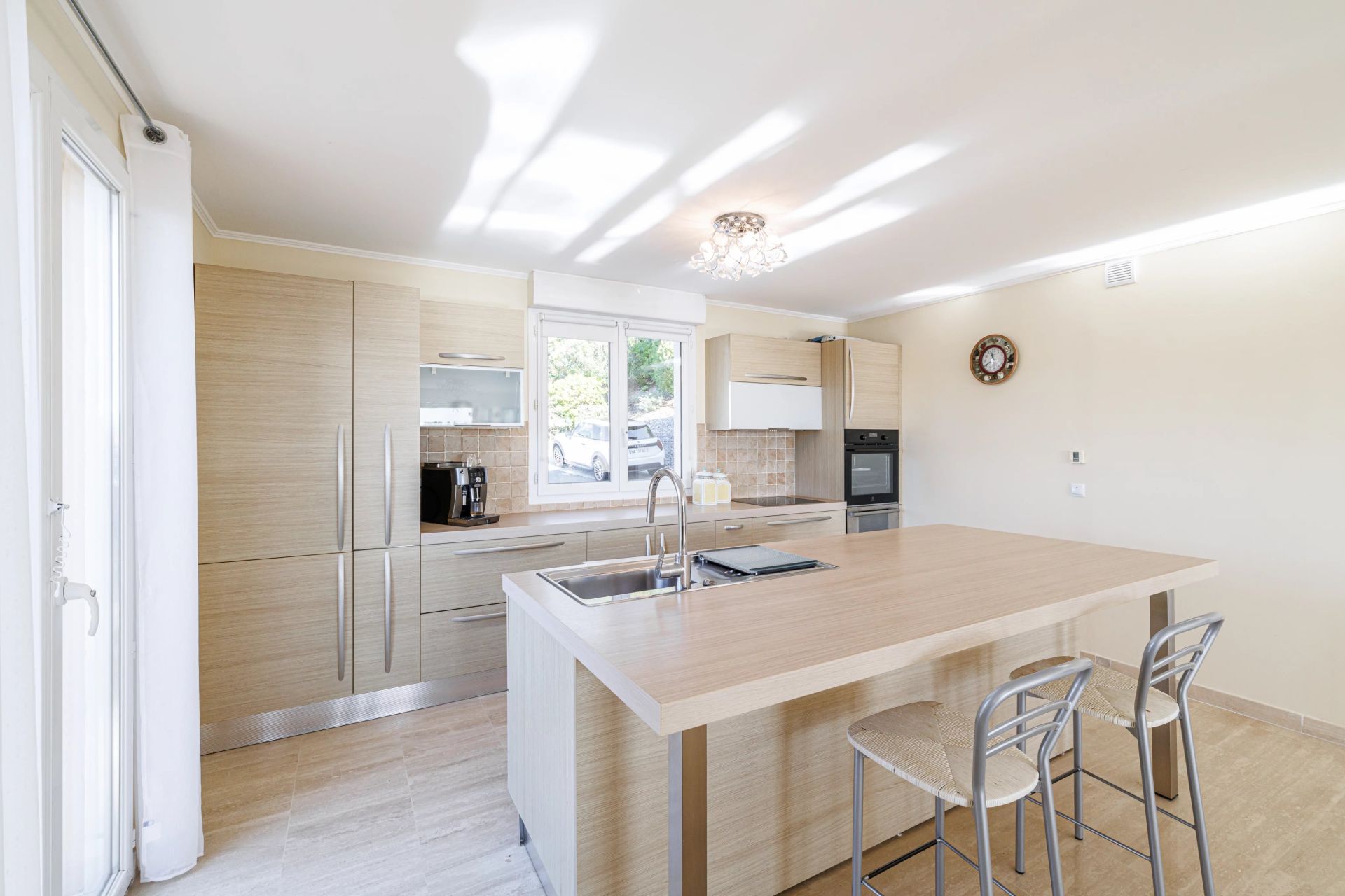 villa 5 Rooms for sale on Nice (06000)