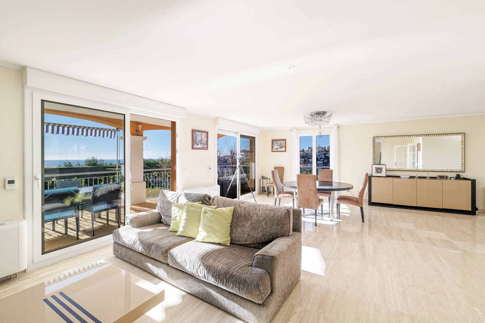 villa 5 Rooms for sale on Nice (06000)