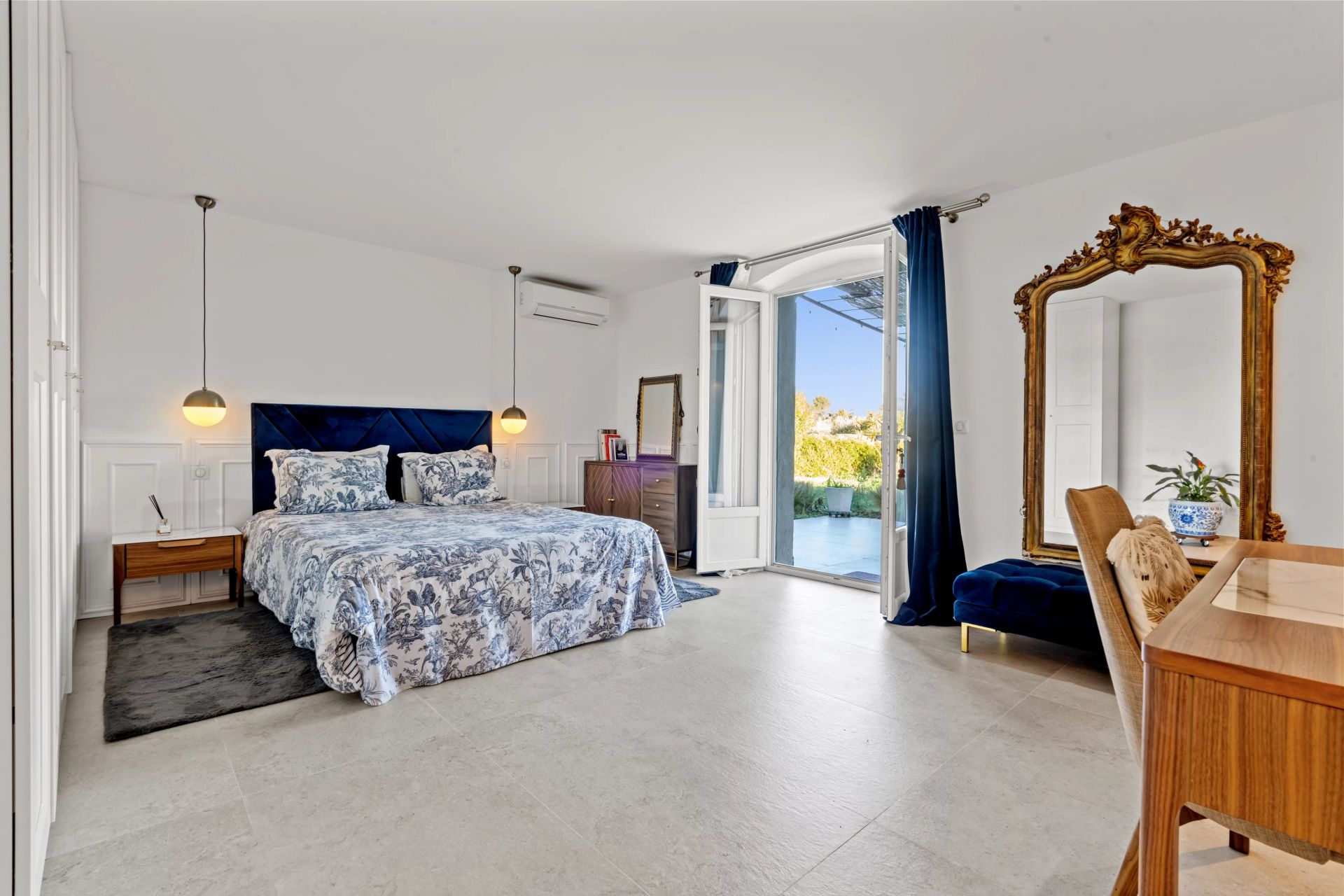 villa 9 Rooms for sale on Valbonne (06560)