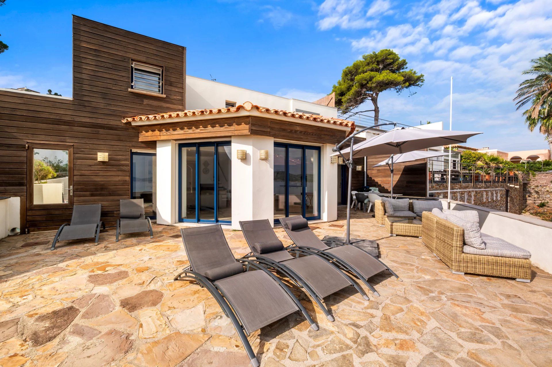 villa 5 Rooms for sale on Sainte-Maxime (83120)