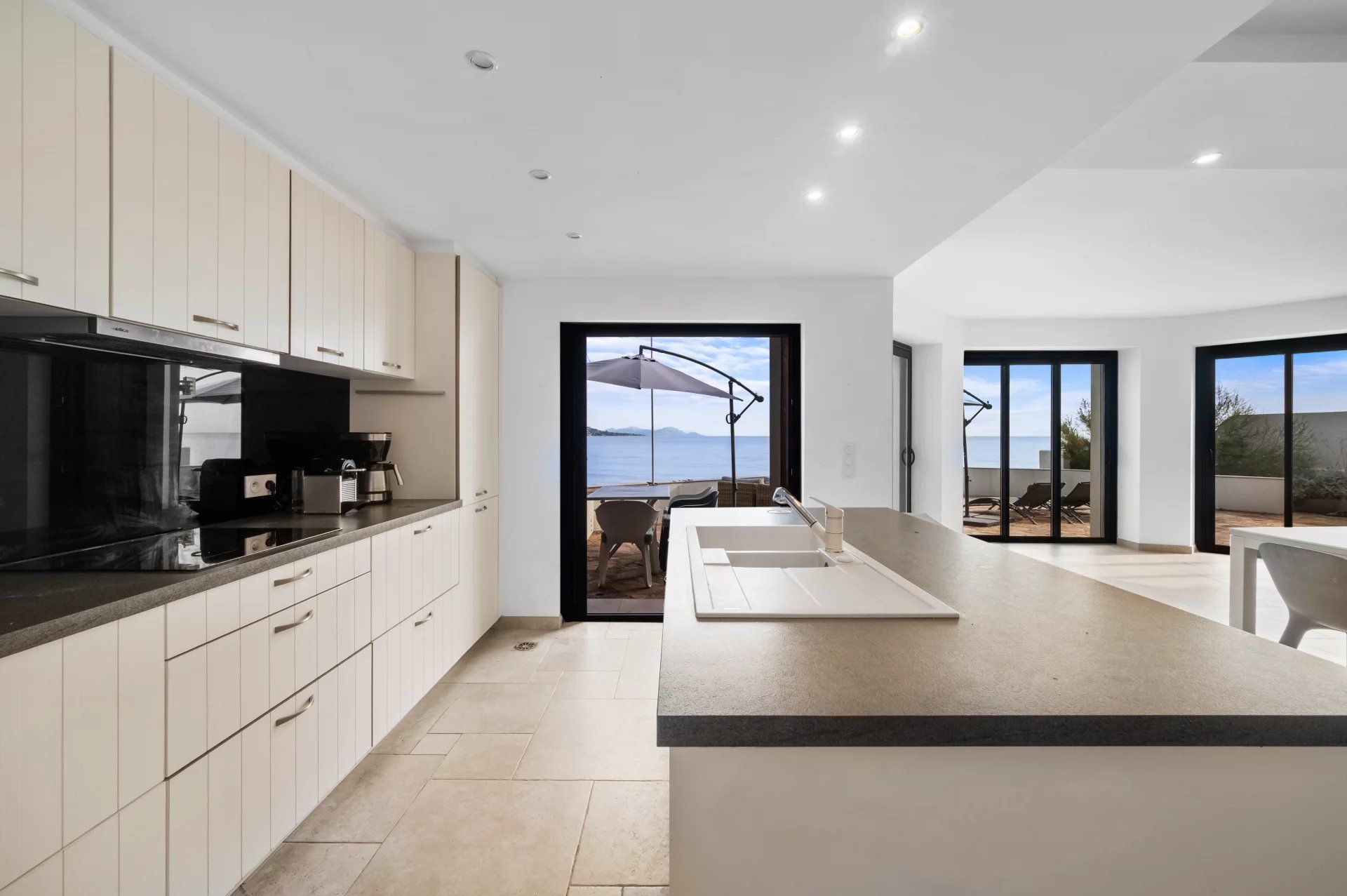 villa 5 Rooms for sale on Sainte-Maxime (83120)
