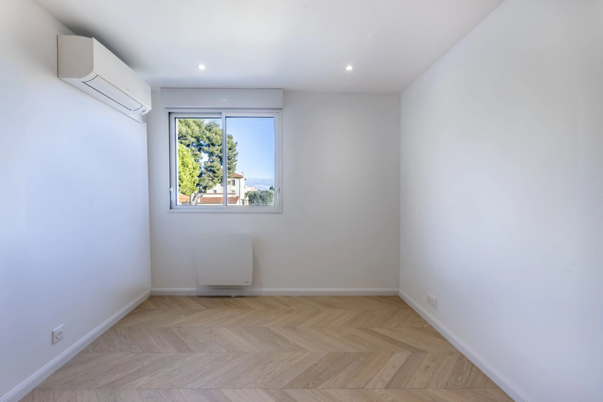 apartment 2 Rooms for sale on Cagnes-sur-Mer (06800)